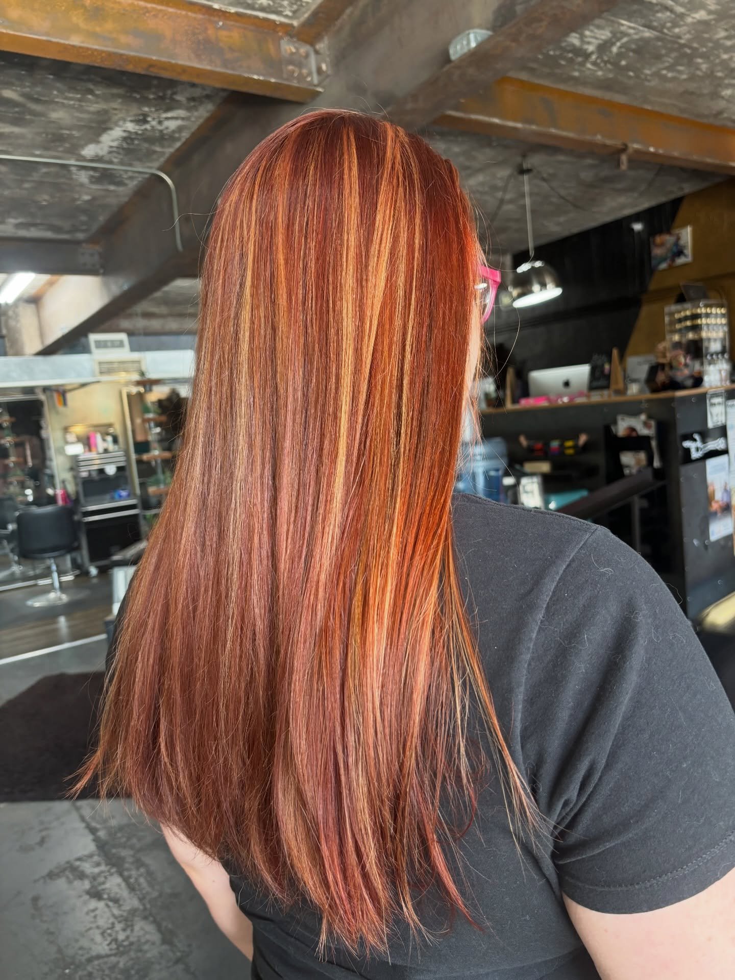 Red and blonde perfection by @hairbysophieshea 

.
.
.
.
#velvetmonkeysalons #velvetmonkeyplaza #altsalon #fyp #redhair