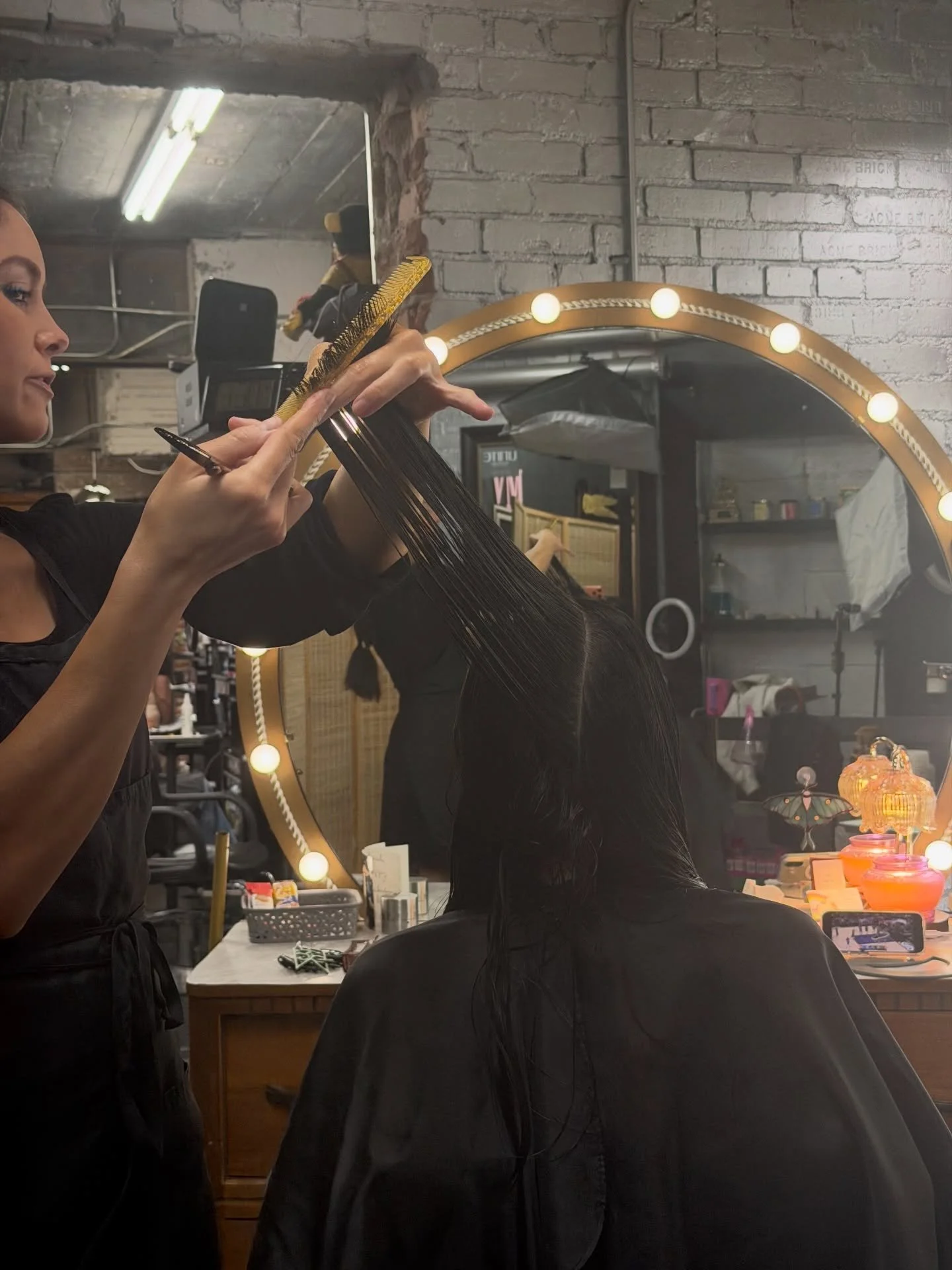 Just because we work Saturday&rsquo;s doesn&rsquo;t mean we&rsquo;re willing to miss a @okcthunder playoff game! Thanks @youtubetv for being mobile ⚡️🏀

.
.
.
.
.
#fyp #playoffsnba #okcthunder #velvetmonkeysalons #velvetmonkeyplaza