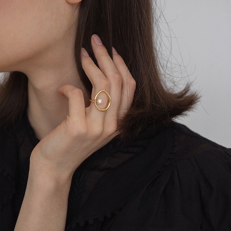 Circle Pearl Ring