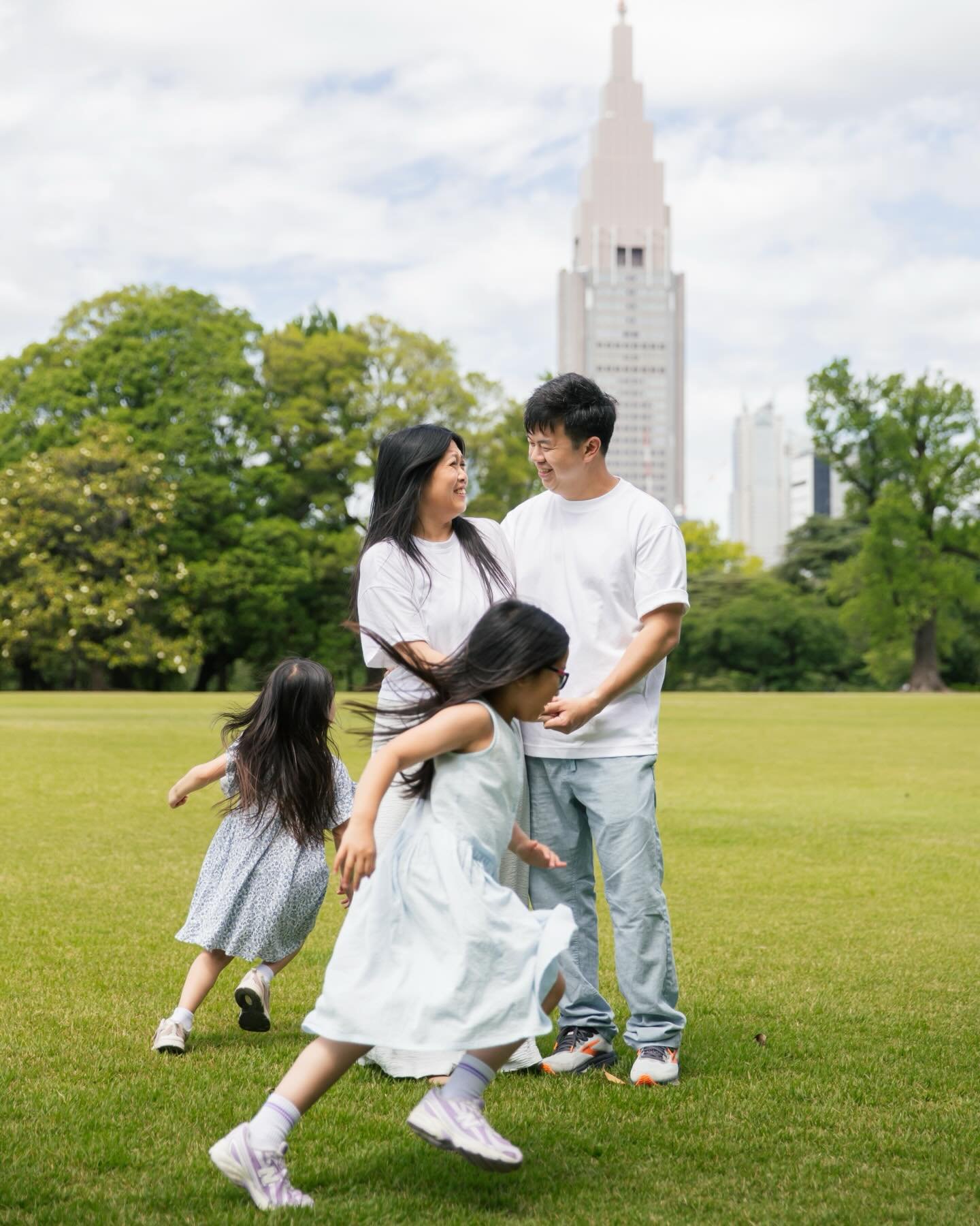 The best family photos aren&rsquo;t always perfectly posed&mdash;they&rsquo;re filled with movement, laughter, and genuine connection. ✨
Thank you for trusting me to preserve these beautiful moments in Tokyo.

📸 by @mihophoto_lifestyle 

#TokyoPhoto