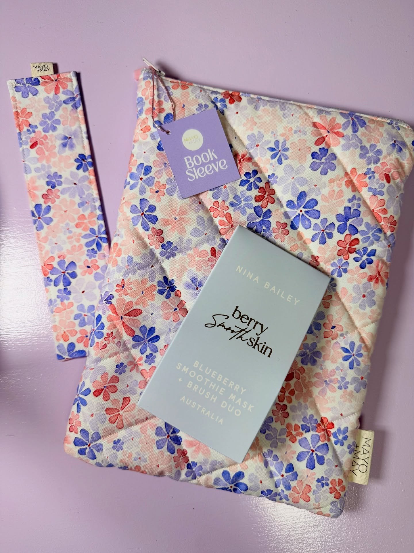 ✨ BOOK or KINDLE SELF-CARE NIGHT IN BOX ✨
Because your books deserve a pretty place to rest — and you deserve glowing skin 💅📚
Settle in for the ultimate bookish self-care night with our dreamy box designed just for you.
Inside the Book opti