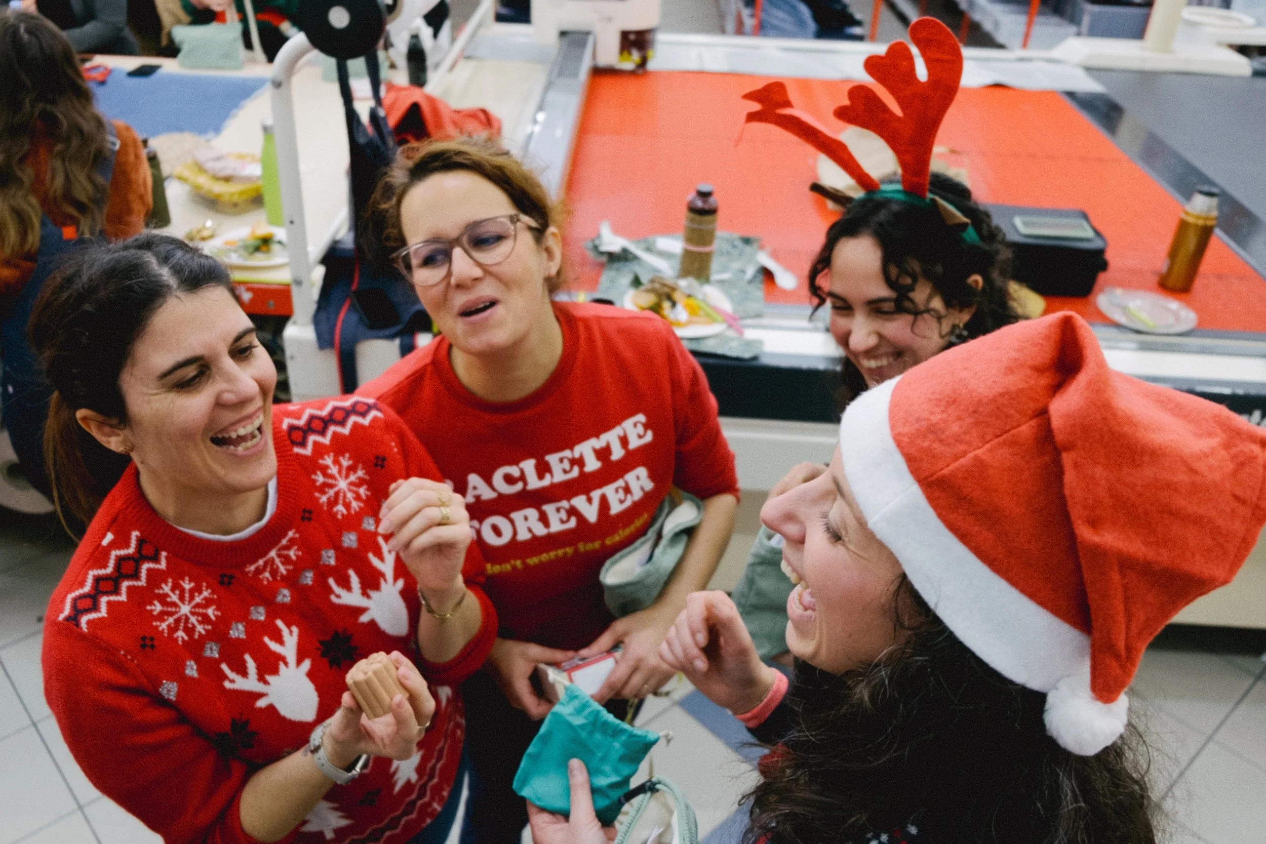 Repas de Noël chez l'entreprise 1083 à Romans-sur-Isère.