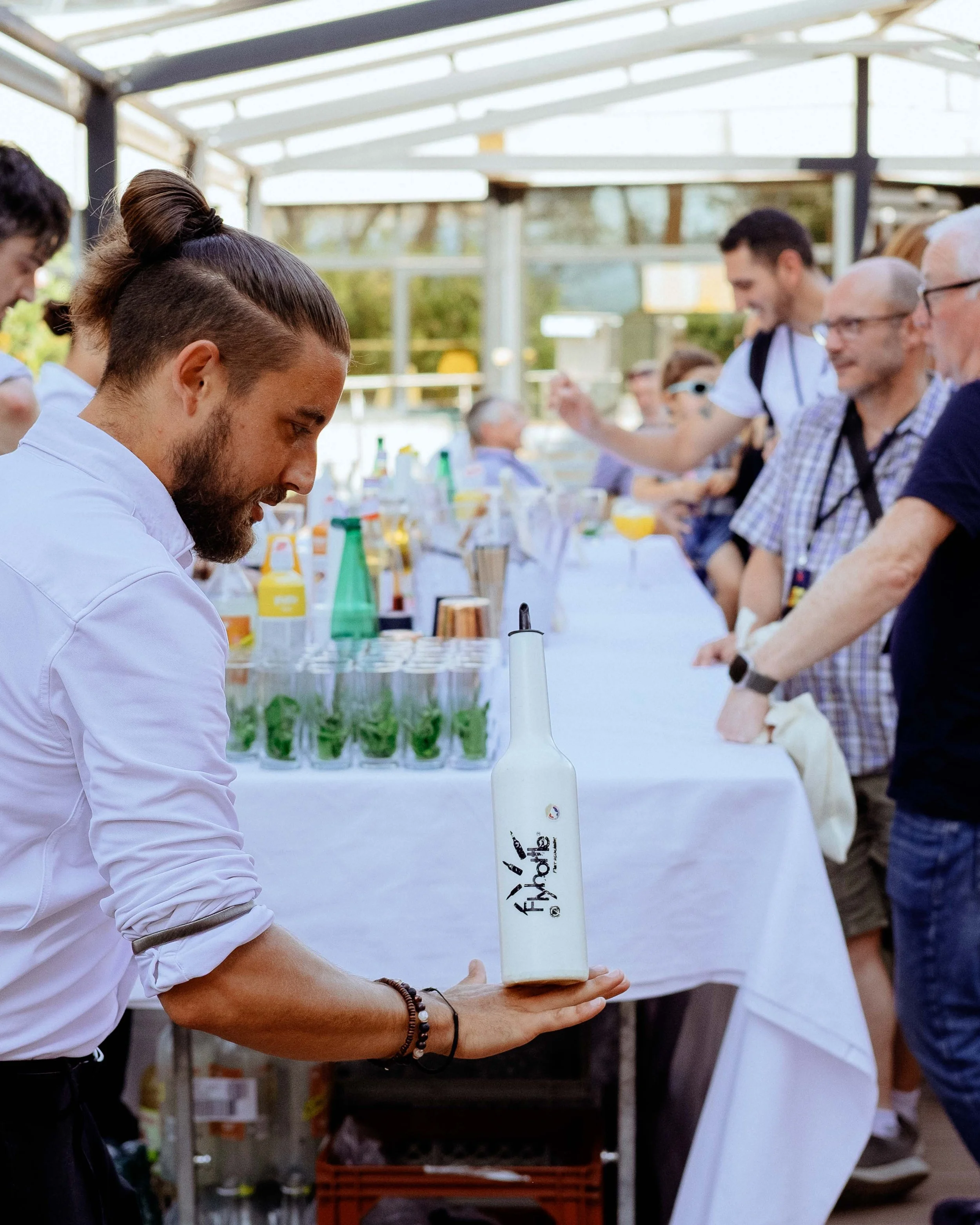 Animation barman lors de la soirée des 30 ans du site d'Aix-en-Provence de TechnicAtome.
