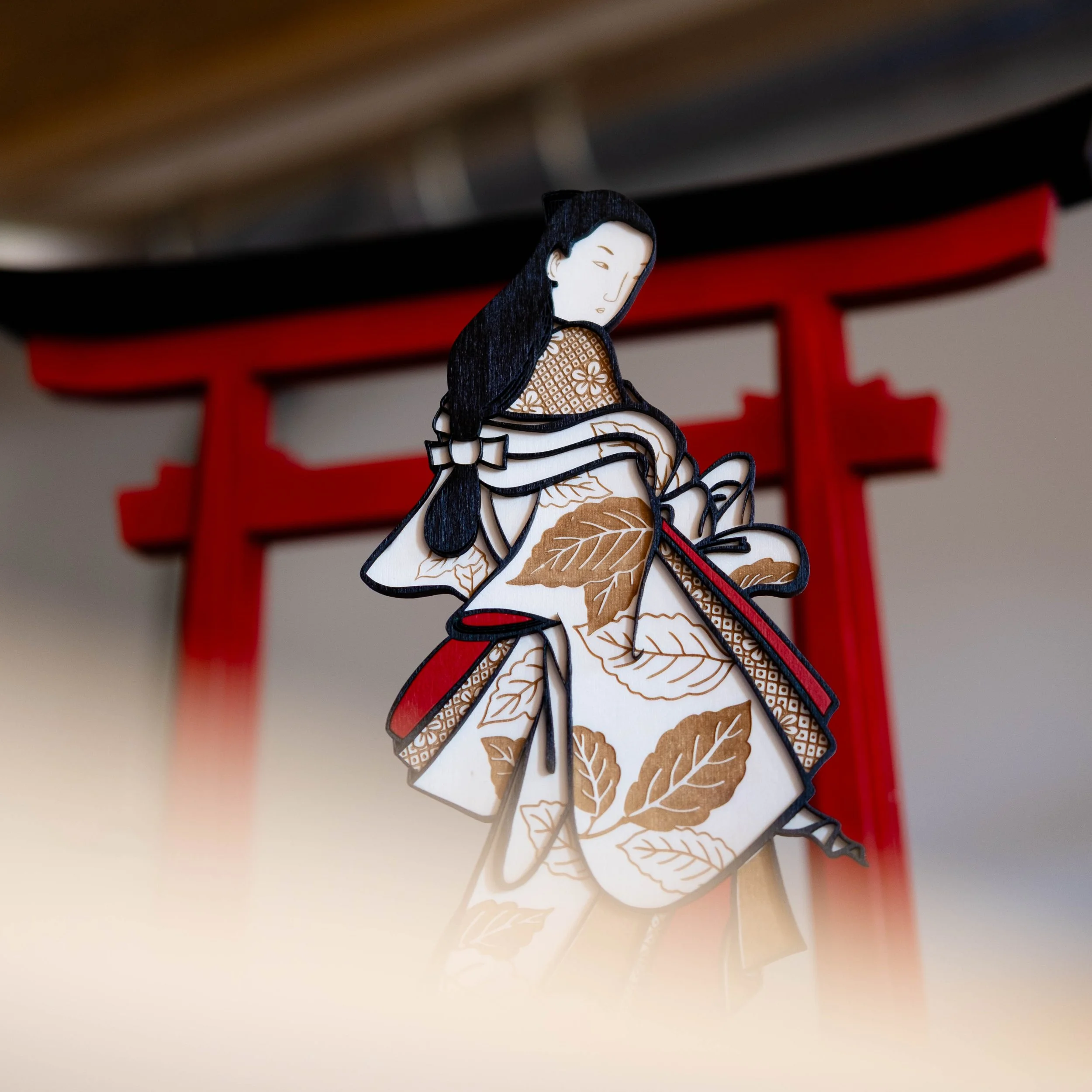 Une Bijin, personnage de la culture japonaise, reproduite en version bois dans l'atelier FCWoodesign.