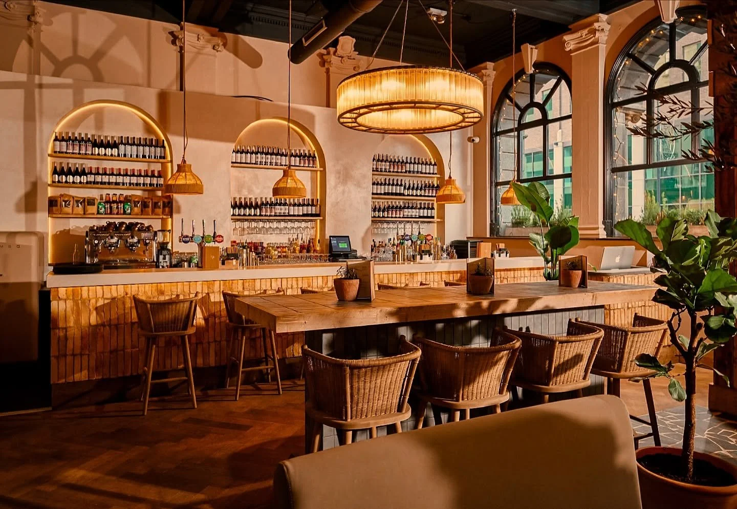 PLAYLIST CURATION | MUSIC TALKS

Music can influence how long guests stay, what they order and how they feel. It is part of the experience, not just background noise.

At Music Talks we create playlists that bring your venue to life. Each one is care