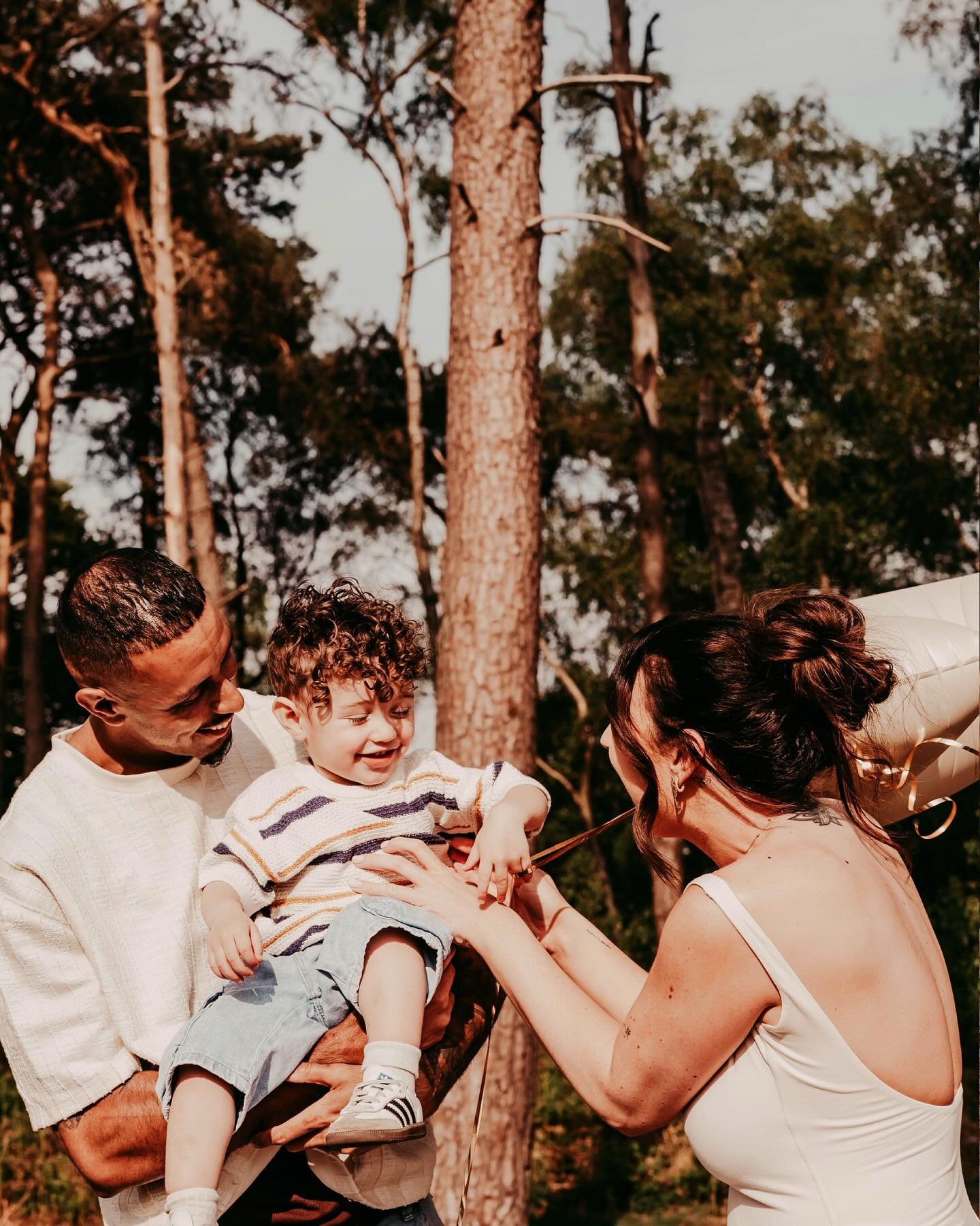Golden Hour brings Golden Memories&hellip;

There&rsquo;s something magical about sunsets &mdash; especially when they&rsquo;re spent surrounded by love. This family session was filled with laughter, connection, and the kind of warmth golden hour jus