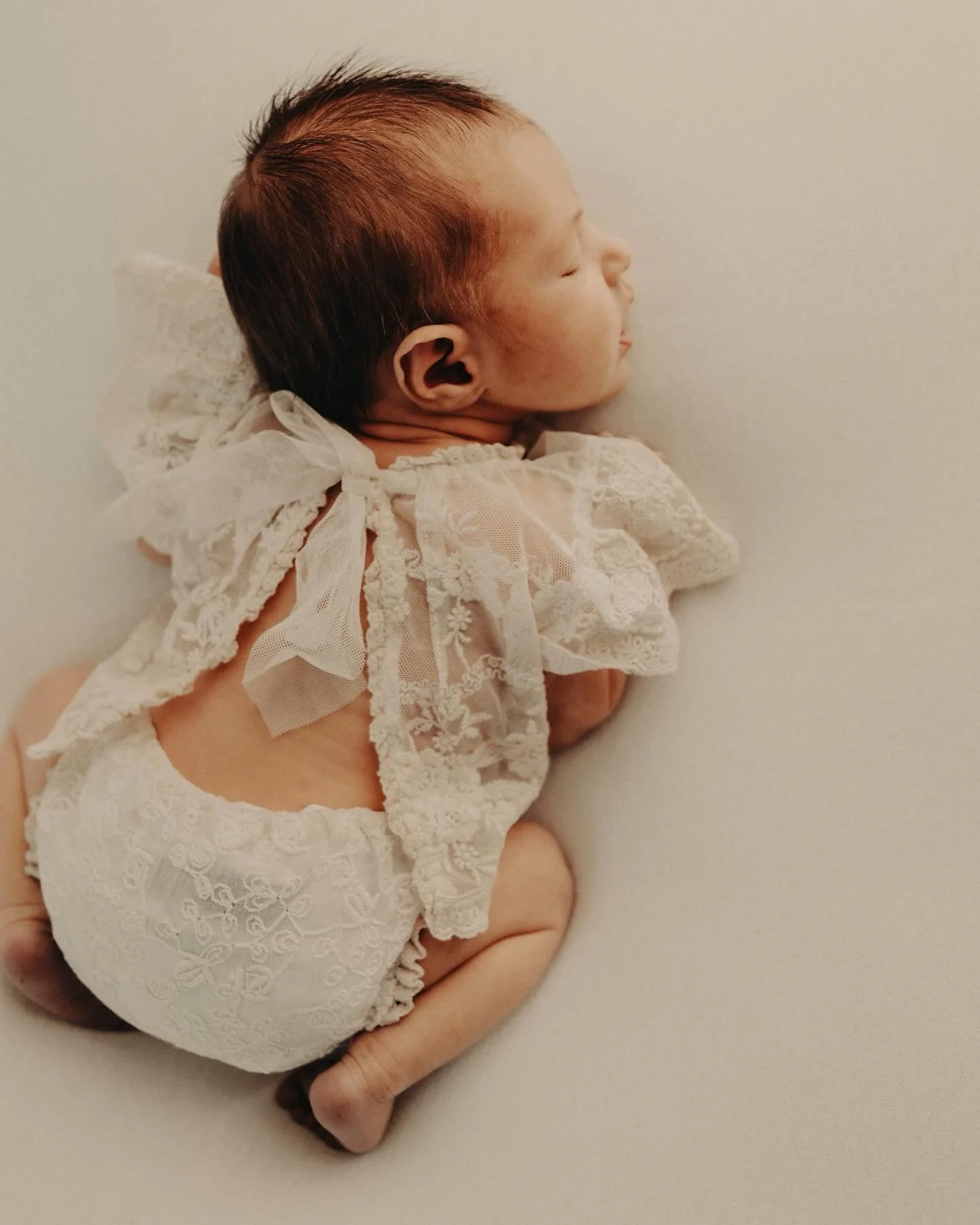 How many photos can you get from one setup? 

The one thing I always go back to is we want to create a beautiful and varied gallery without moving baby too much and these photos are a great example of how this can be achieved.

With little tweaks of 