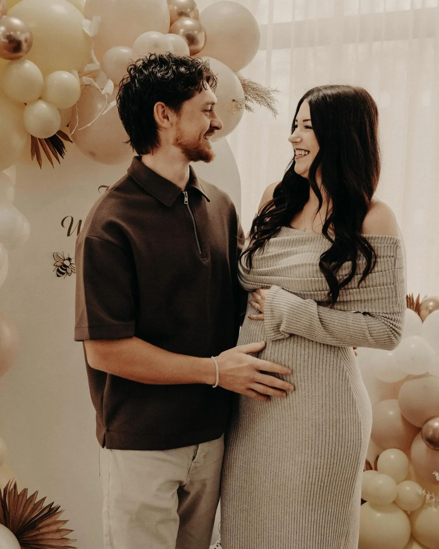 Here is a little throwback from a couple of weeks where I was lucky enough to capture the most beautiful gender reveal and I feel so honoured to capture this incredible journey for the most wonderful couple&hellip;.

#tinytreasuresphotography #gender