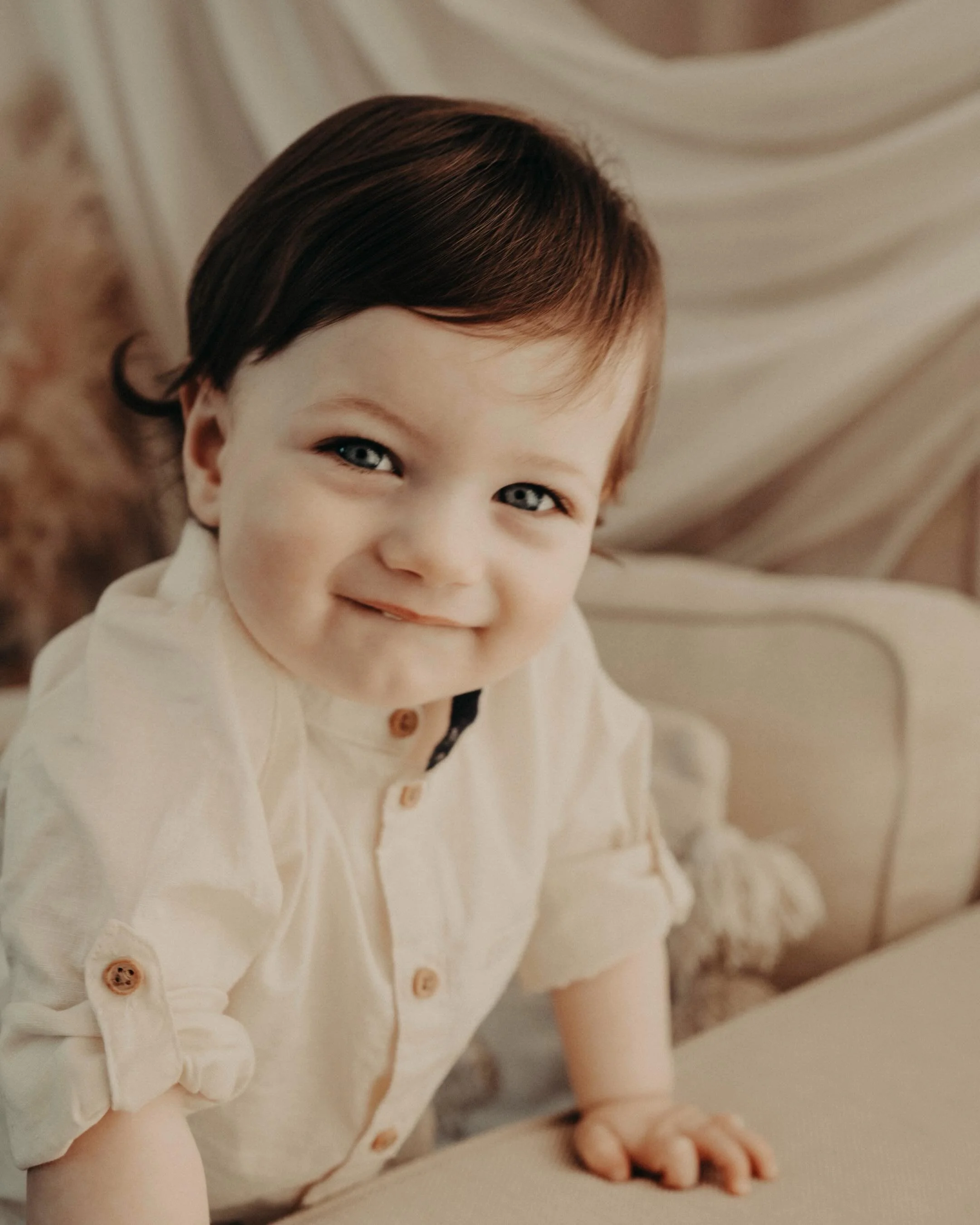 I am so lucky to capture so many first birthdays recently and we just had to get big sister involved too and honestly I&rsquo;m just in love how they turned out. 

Momma Charlotte won this session in a giveaway at an amazing event with @thelittlebaby