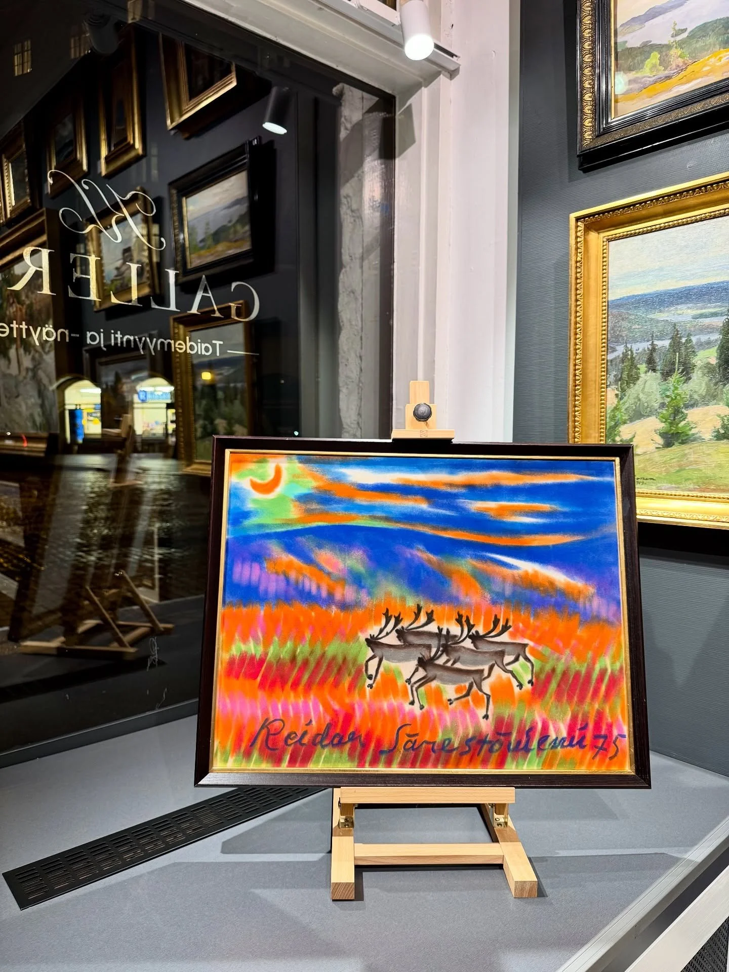 Reidar S&auml;rest&ouml;niemi &mdash; &rdquo;Poroja&rdquo;, pastelli. 

Ensimm&auml;inen somekuva yksitt&auml;isest&auml; taulusta, ja mik&auml; parempi julkaisu siihen olisikaan kuin legendaarinen Reidar S&auml;rest&ouml;niemi, jonka syntym&auml;st&