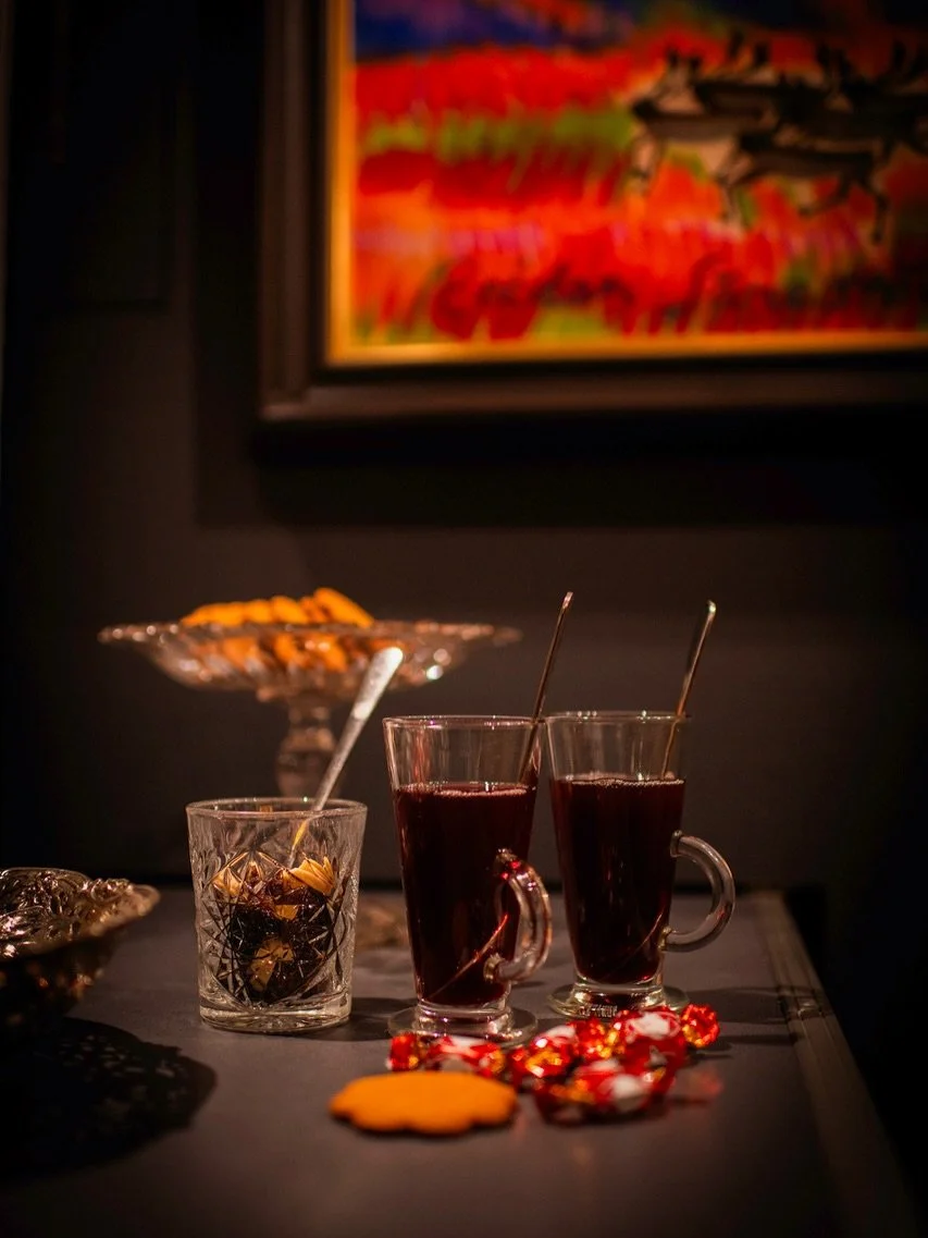 Tervetuloa gl&ouml;gille KL Galleriaan 19.-23.12.🎄😍 

Olemme avoinna joulunaikaan seuraavasti:

🗓️ Su 21.12. klo 12-17
🗓️ Ma 22.12.-ti 23.12. klo 14-20
🗓️ Suljettu 24.-29.12. ja 1.1.2026

Muina aikoina normaalisti: Ti&ndash;pe klo 14&ndash;20 | 