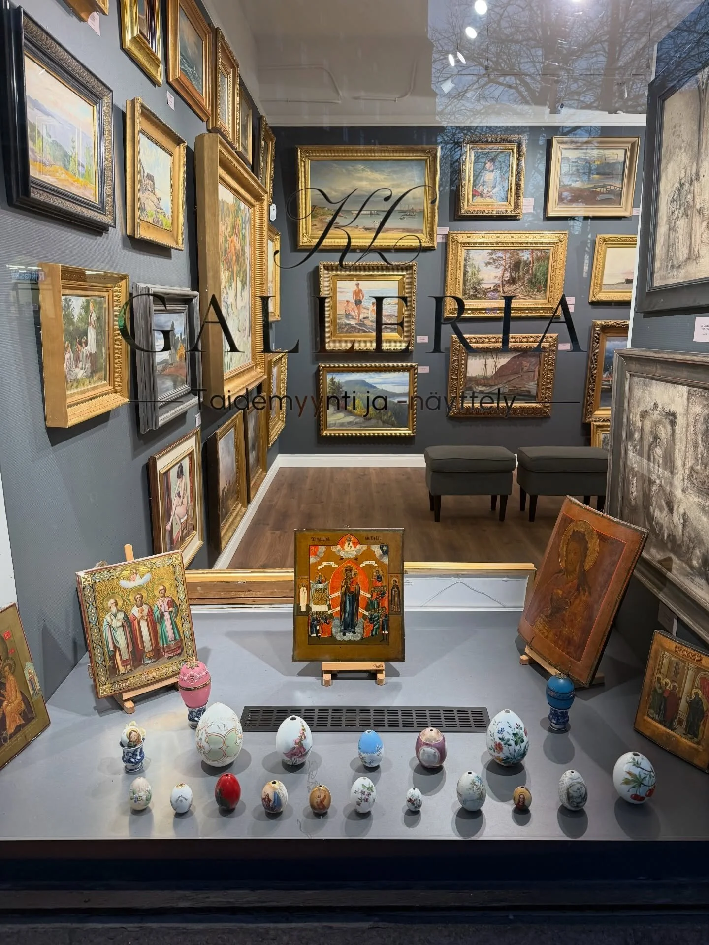 Hyv&auml;&auml; p&auml;&auml;si&auml;ist&auml; KL Galleriasta! 🧡 Olemme p&auml;&auml;si&auml;isen&auml; avoinna normaalisti to-pe klo 13-19, la klo 12-17, su suljettu &amp; ma klo 13-19. 

Tervetuloa ihastelemaan taidetta. Tule rohkeasti sis&auml;ll