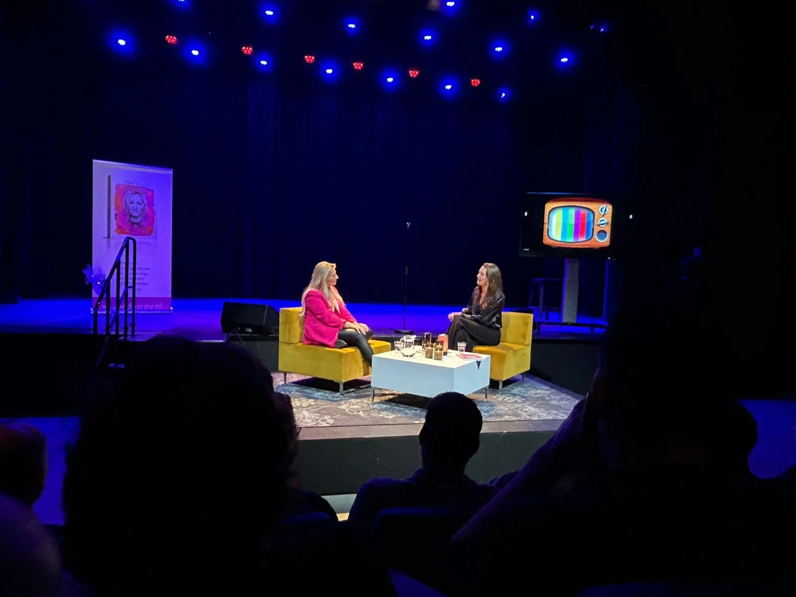 Desray en Lieke Mooren in Gasthoes 2.jpg