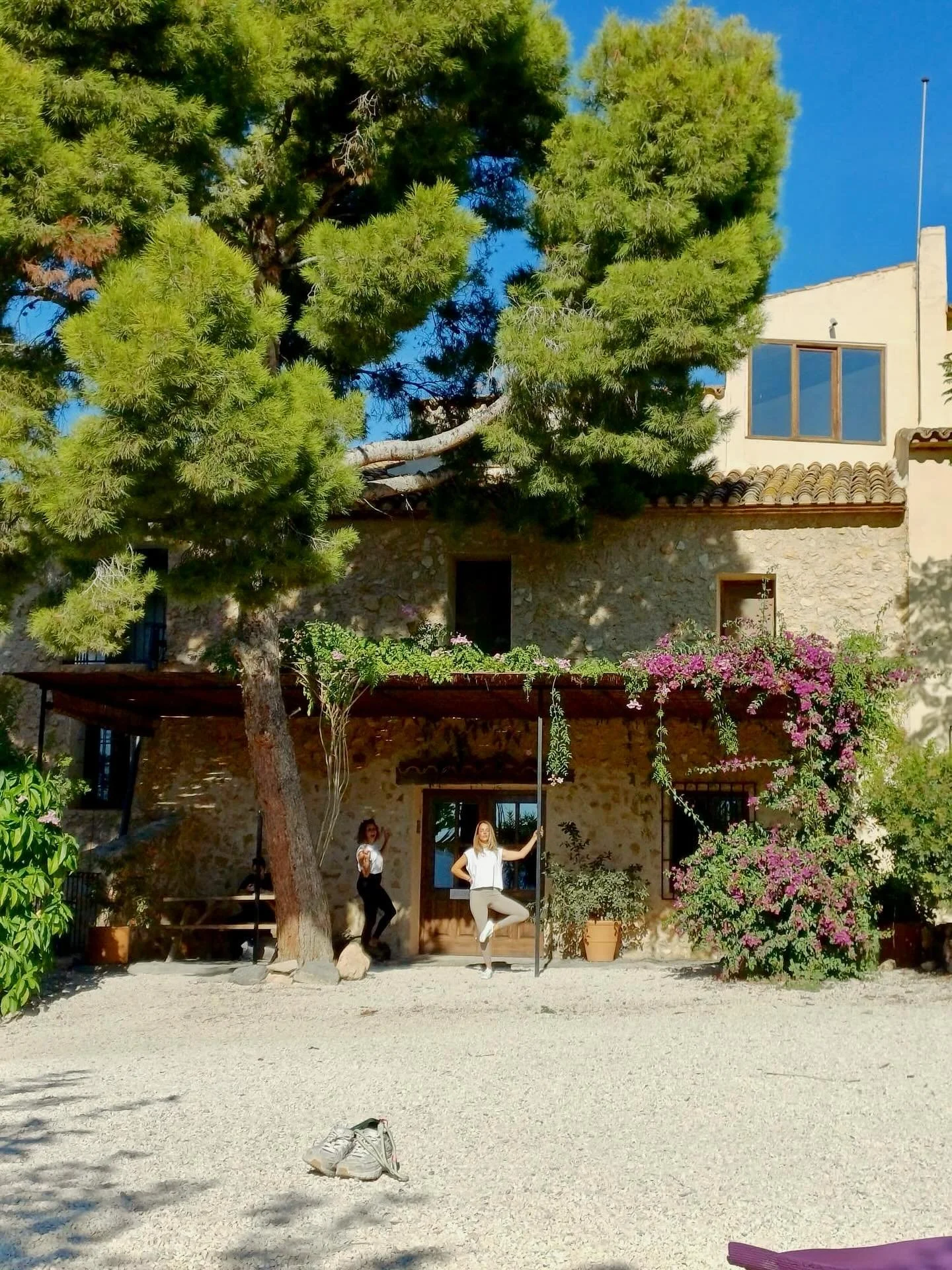 Comenta &ldquo;Cautivador&rdquo; si te perdiste el primer encuentro o si viniste y quieres repetir 🌿✨
Volvemos con nuestra cita mensual de Espacio Calma en Finca Cautivador, una ma&ntilde;ana para cuidarte, moverte y compartir buena energ&iacute;a.
