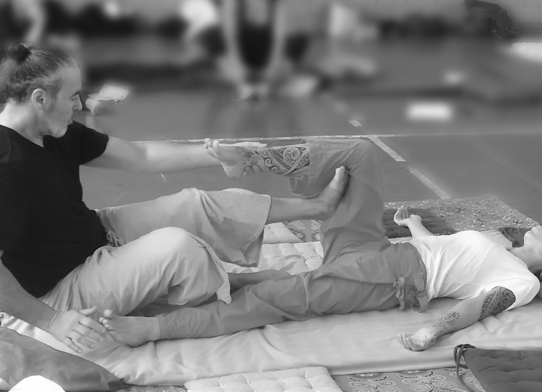 Taller Thai Yoga Flow. Raíz a Raíz