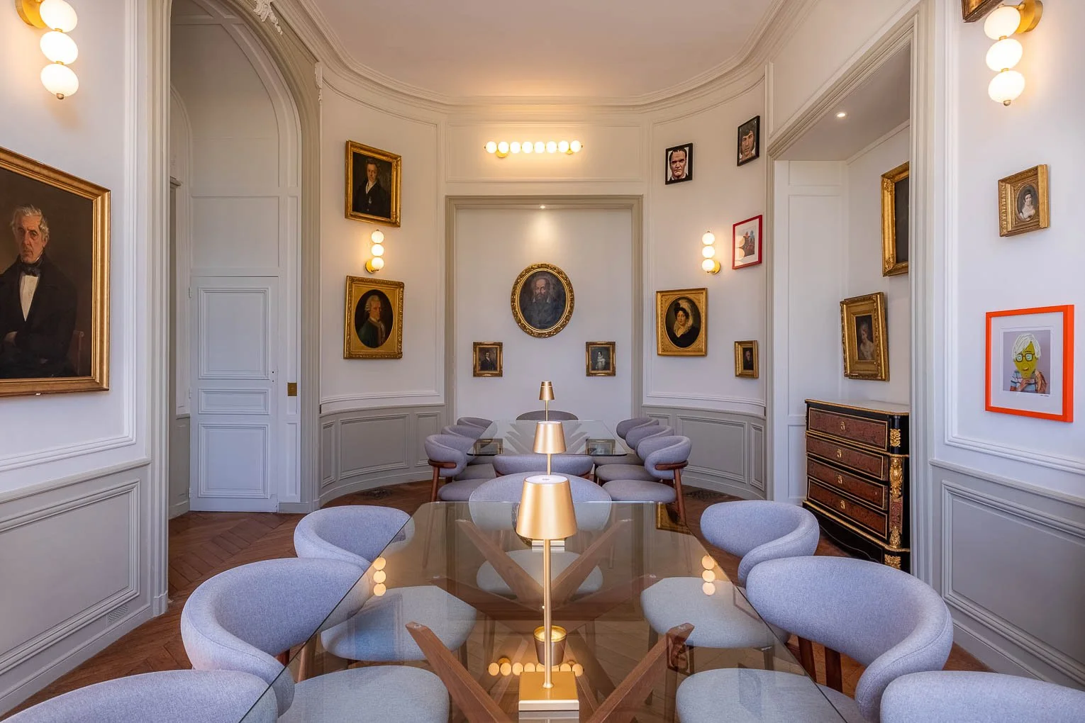 Ambiance feutrée et design intérieur salon de prestige Sologne Erwan Fiquet