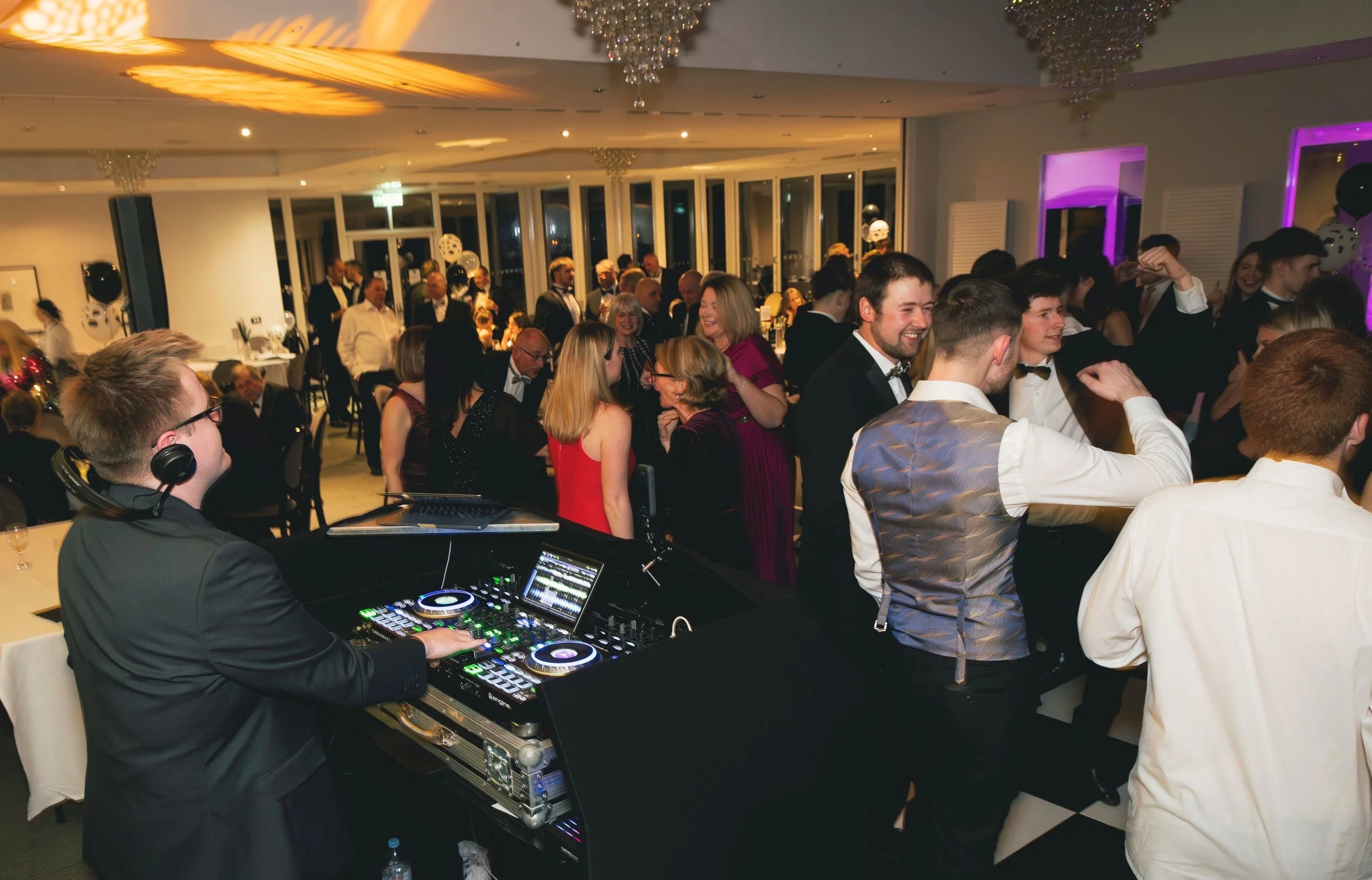 How to Make Your Wedding Dancefloor a Success