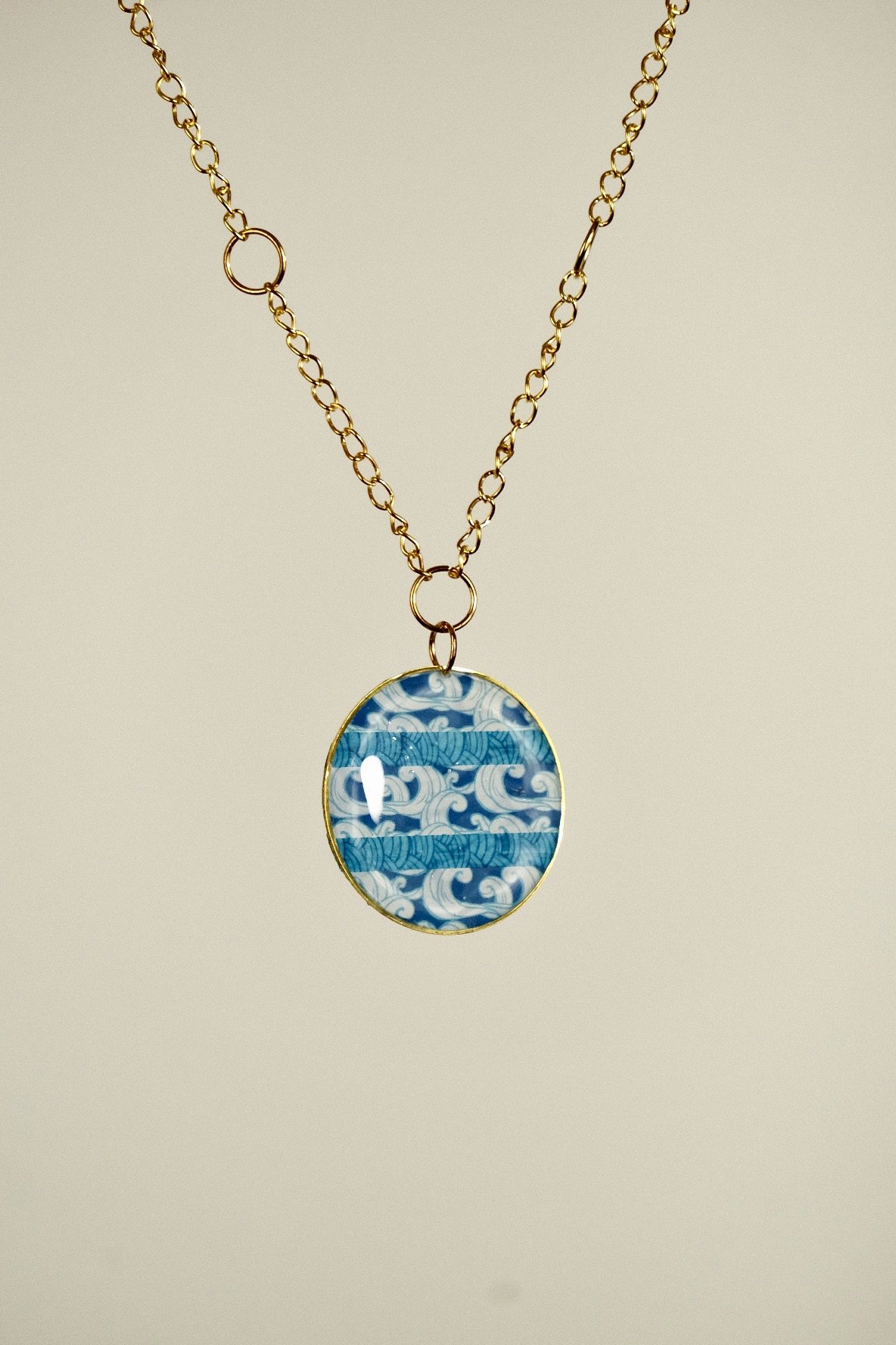 waves resin necklace