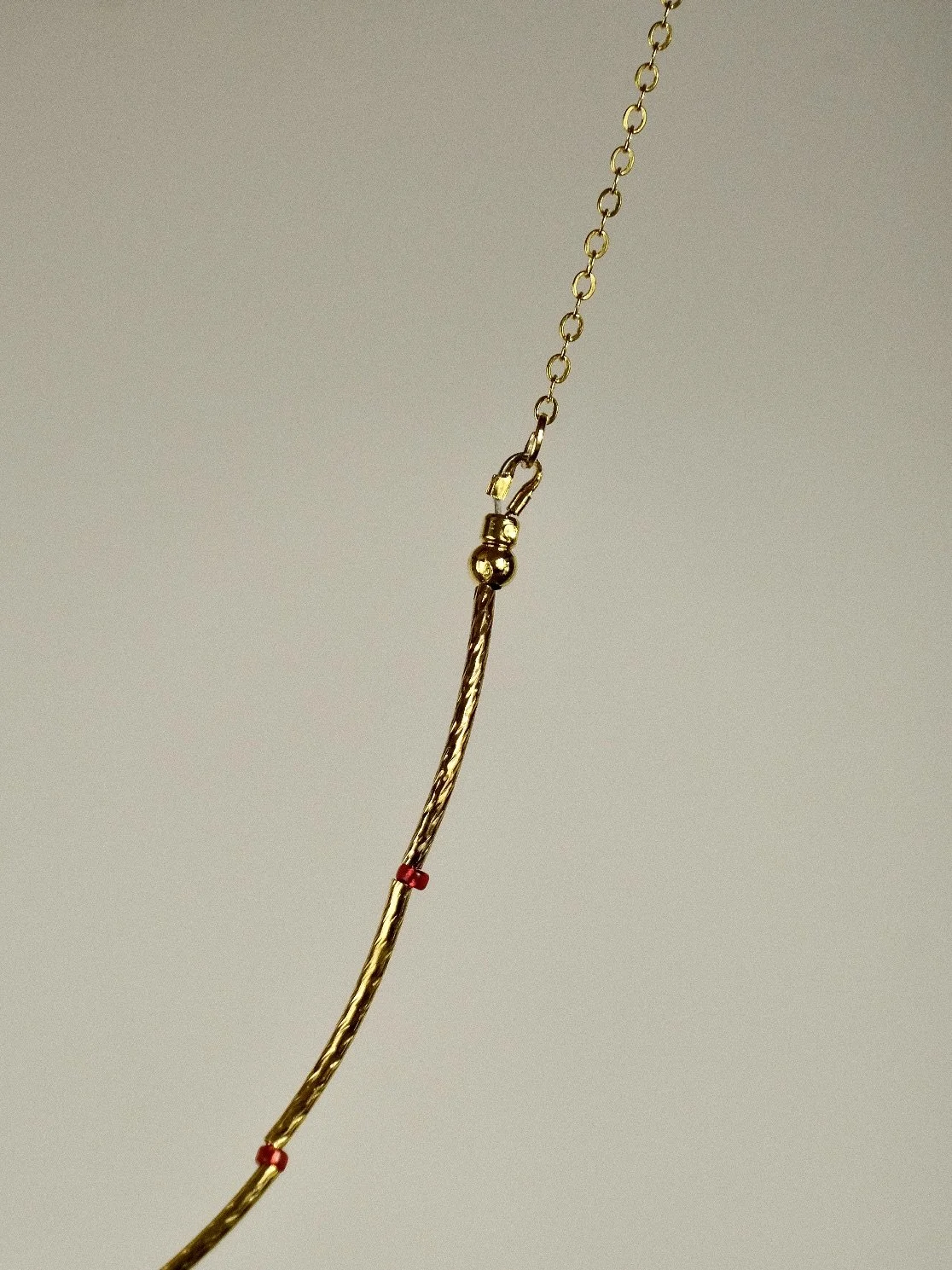 chain of the red flower resin choker