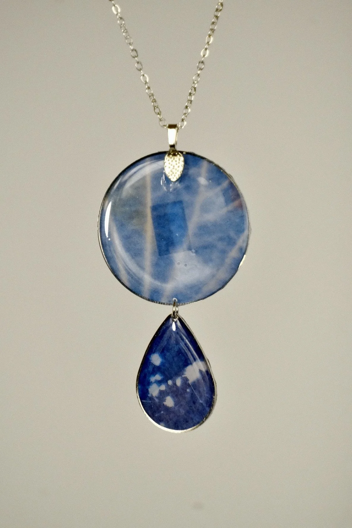 blue leaf resin necklace