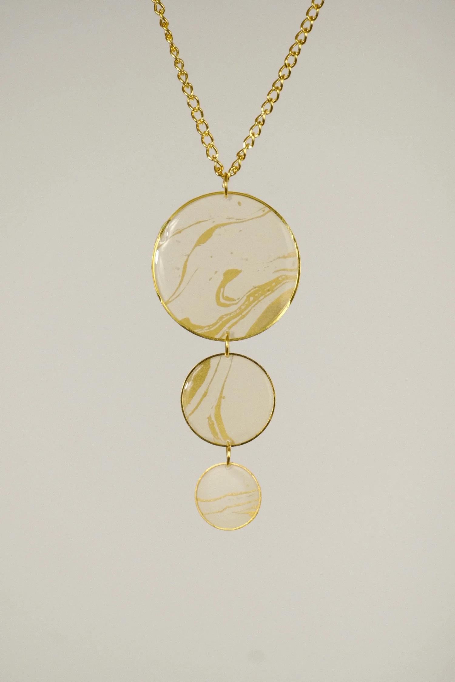 white and gold resin necklace