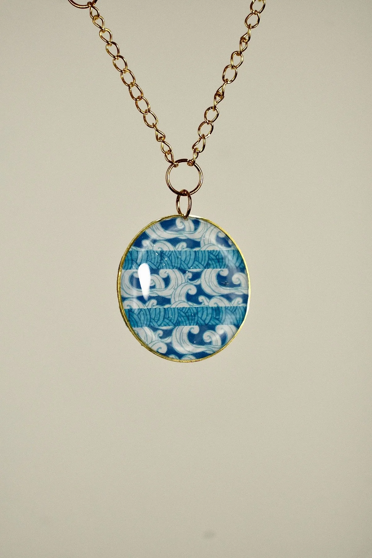 waves resin necklace
