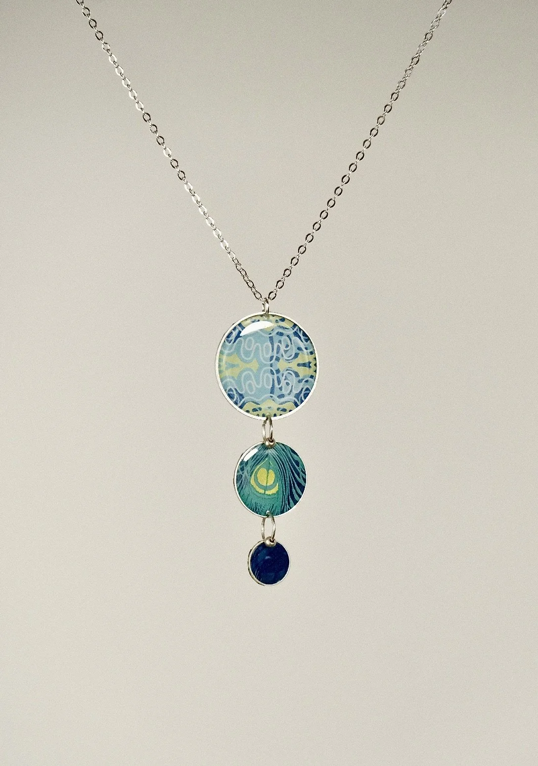 funky blues resin necklace