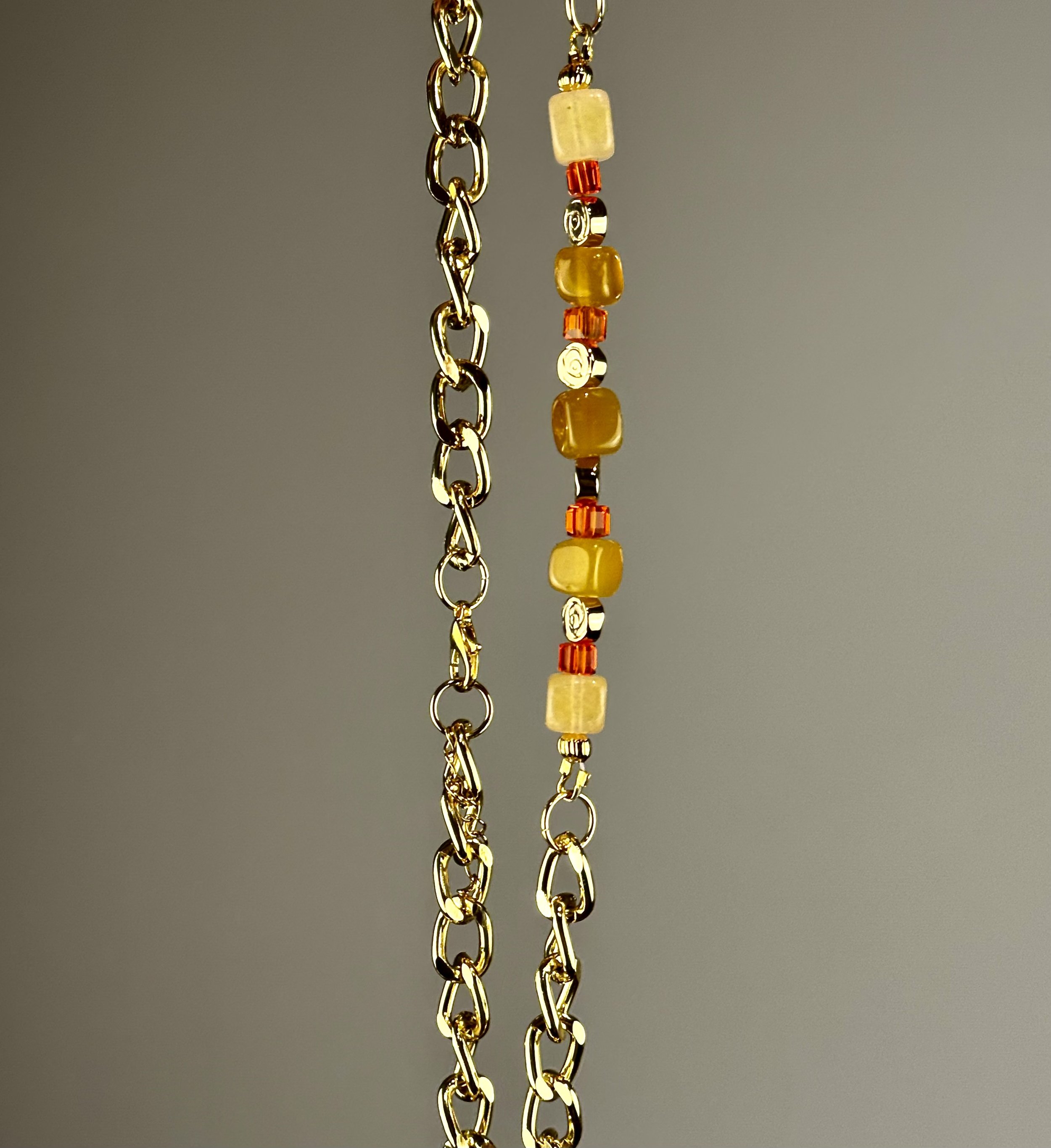 side view of citrus choker