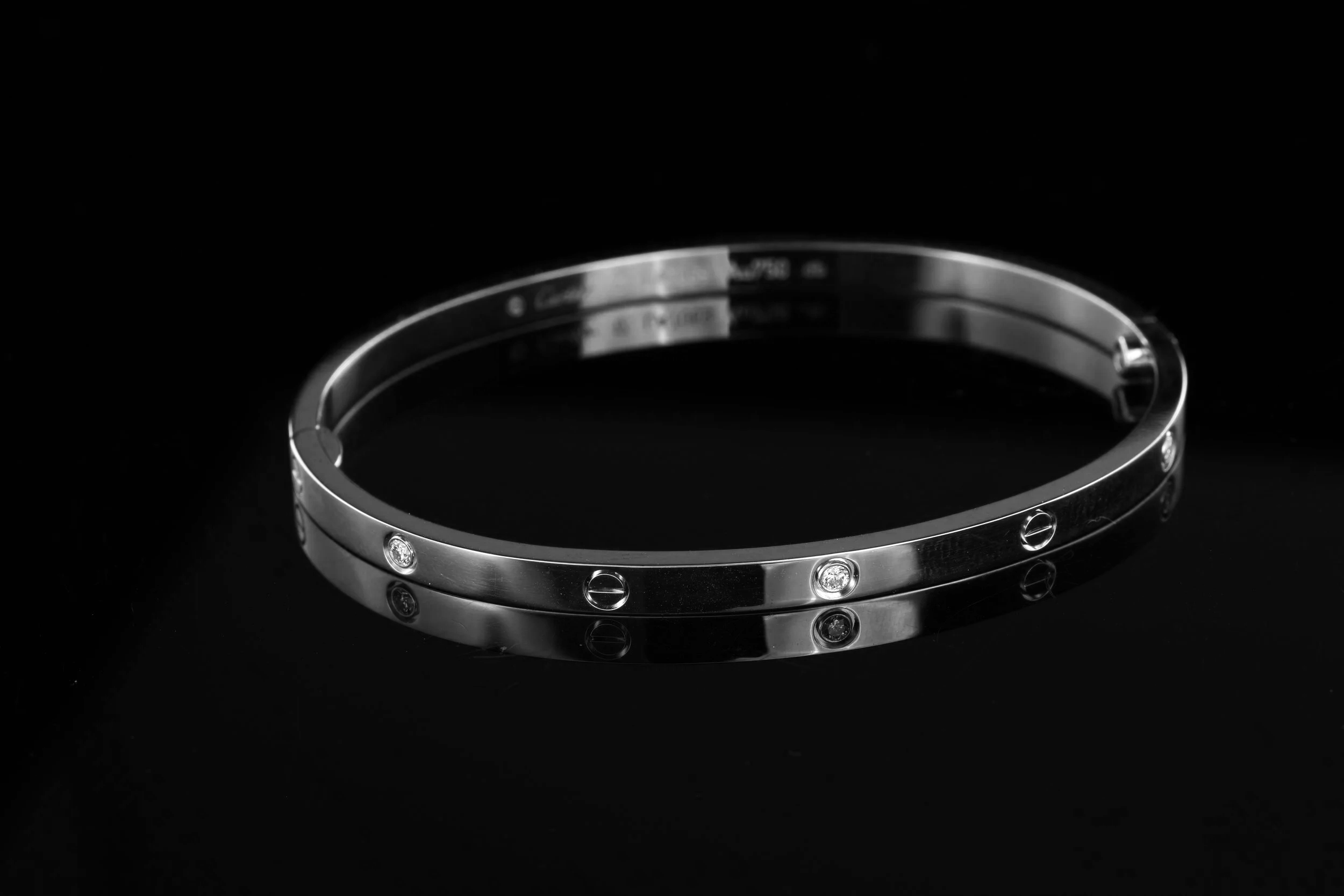 Cartier Love PM T17