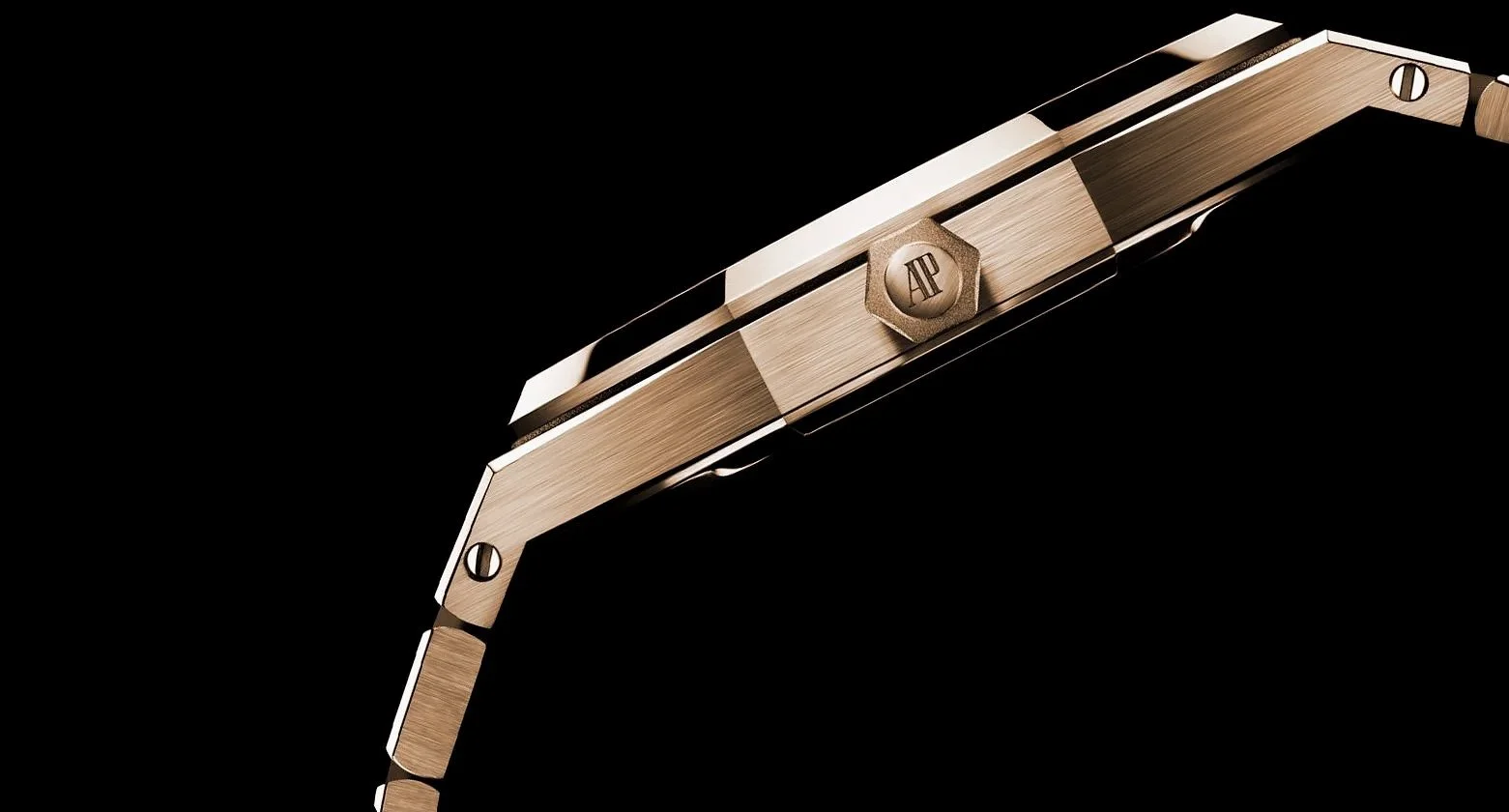 Montre de luxe en or rose avec le logo 'AP', vue en gros plan contre un fond noir.