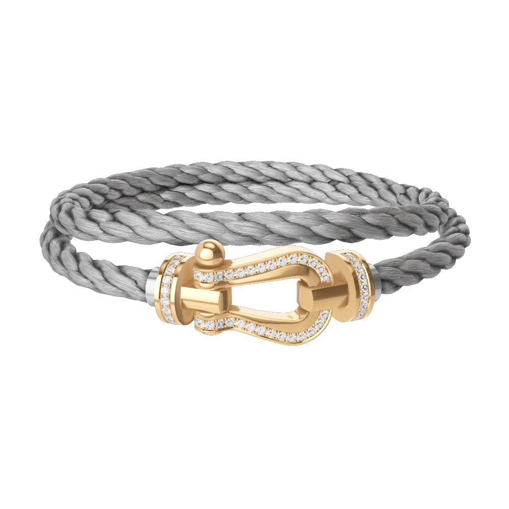 Bracelet en corde grise avec fermoir or orné de diamants.