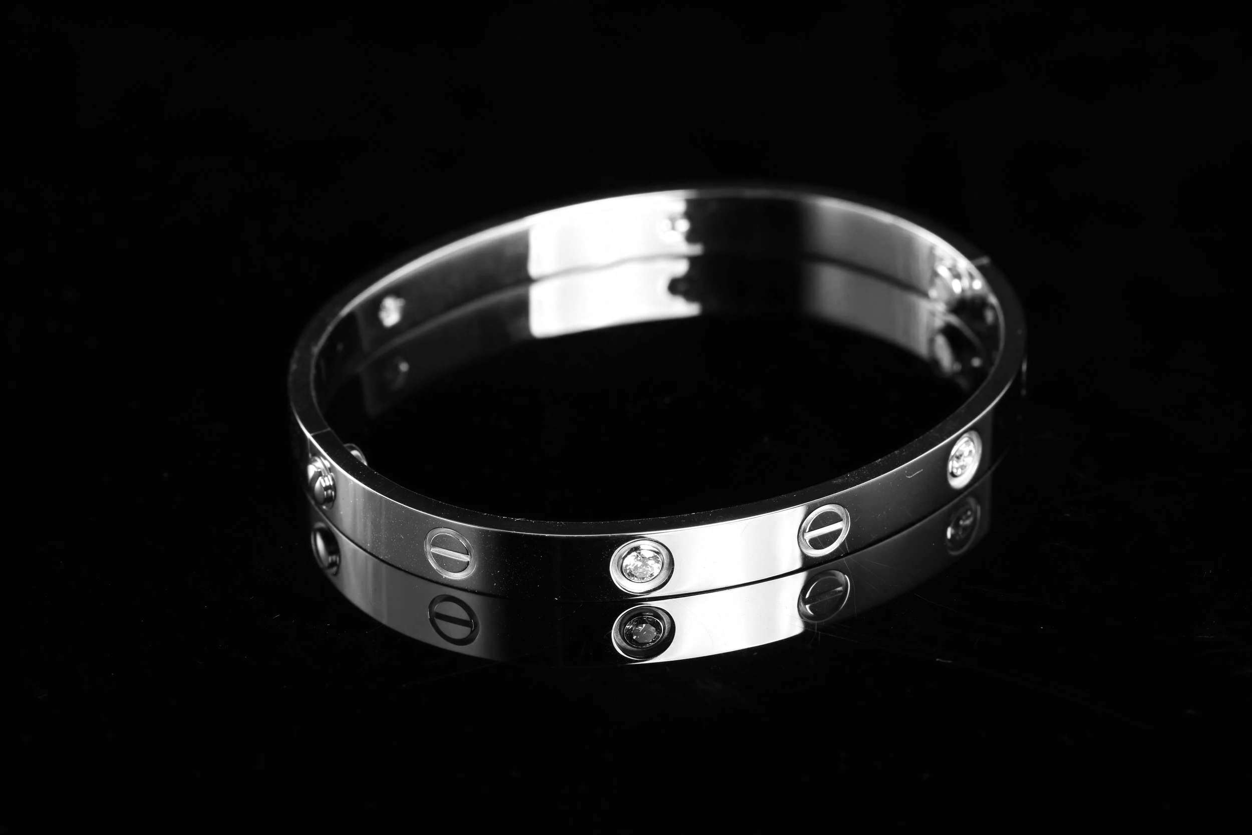 Cartier Love Or jaune T17 diamants