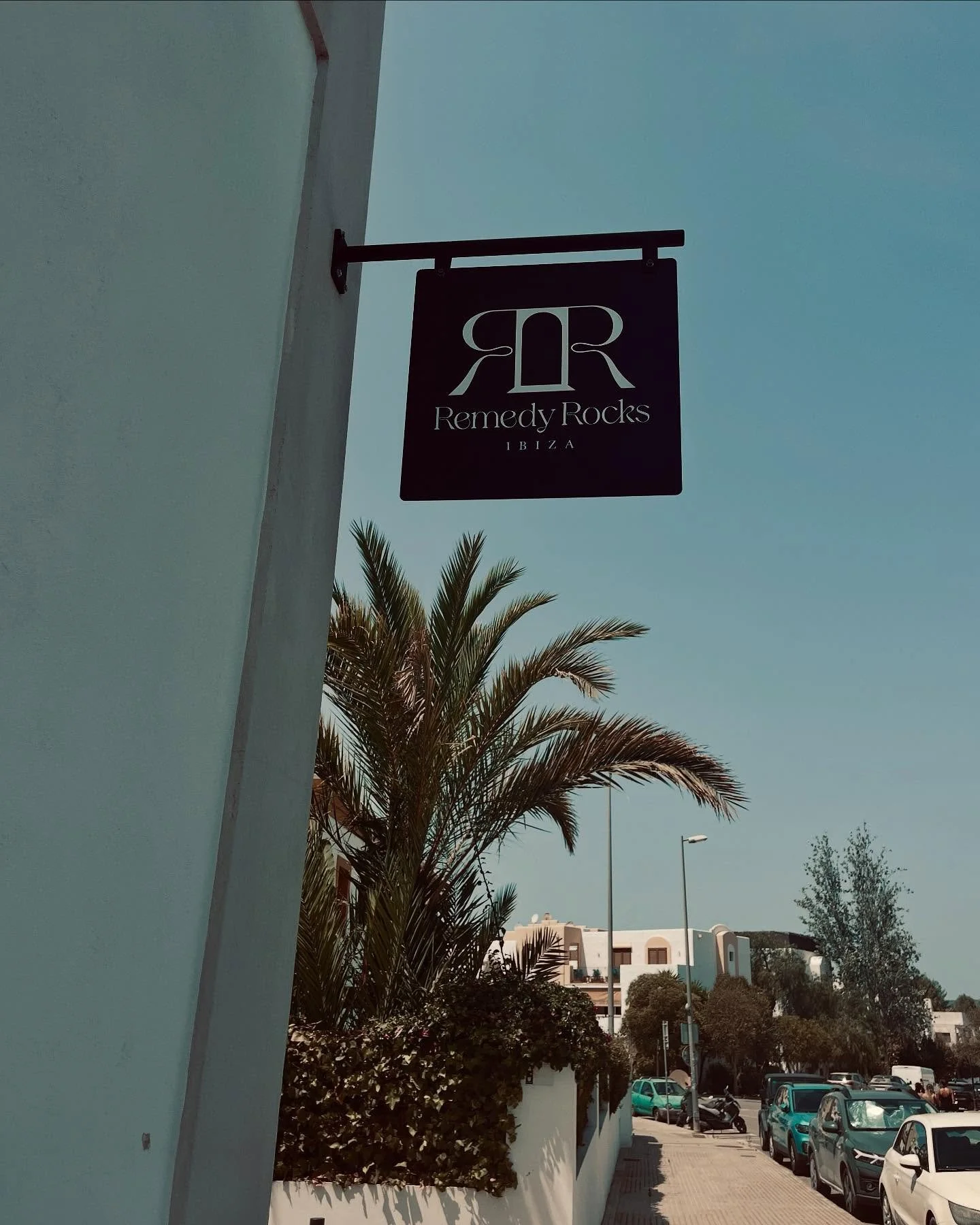 REMEDY ROCKS -

A members-only wellness club in Santa Gertrudis, Ibiza, tailored for a health-conscious community that embraces biohacking, recovery and longevity, rooted in science and curated luxury with a strong sense of community. 

Key therapies