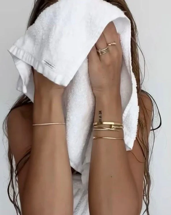 STOP FEEDING YOUR SKIN TOXIC CHEMICALS!

Using products with toxic chemicals in will age your skin faster! FACT

We are a Boutique brand that cares about your skin health. FACT 
 
Every ingredient in our Superglow balm has its place for a reason. FAC