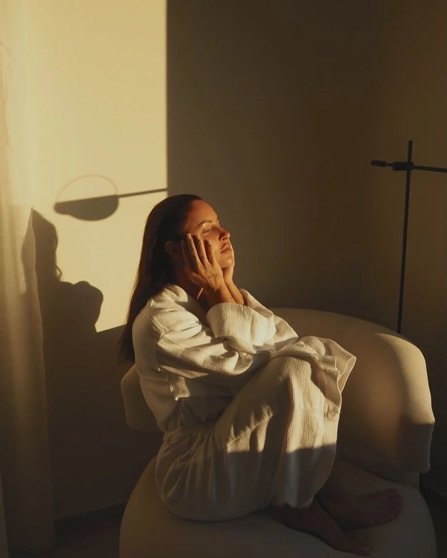 Your Radiance Ritual ✨

You don&rsquo;t need an hour. You need 3 minutes and the right ritual. 

Long day. Work, workouts, kids, life, it all adds up.

But your skin (and your mind) doesn&rsquo;t need more time&hellip; it just needs a slow moment and