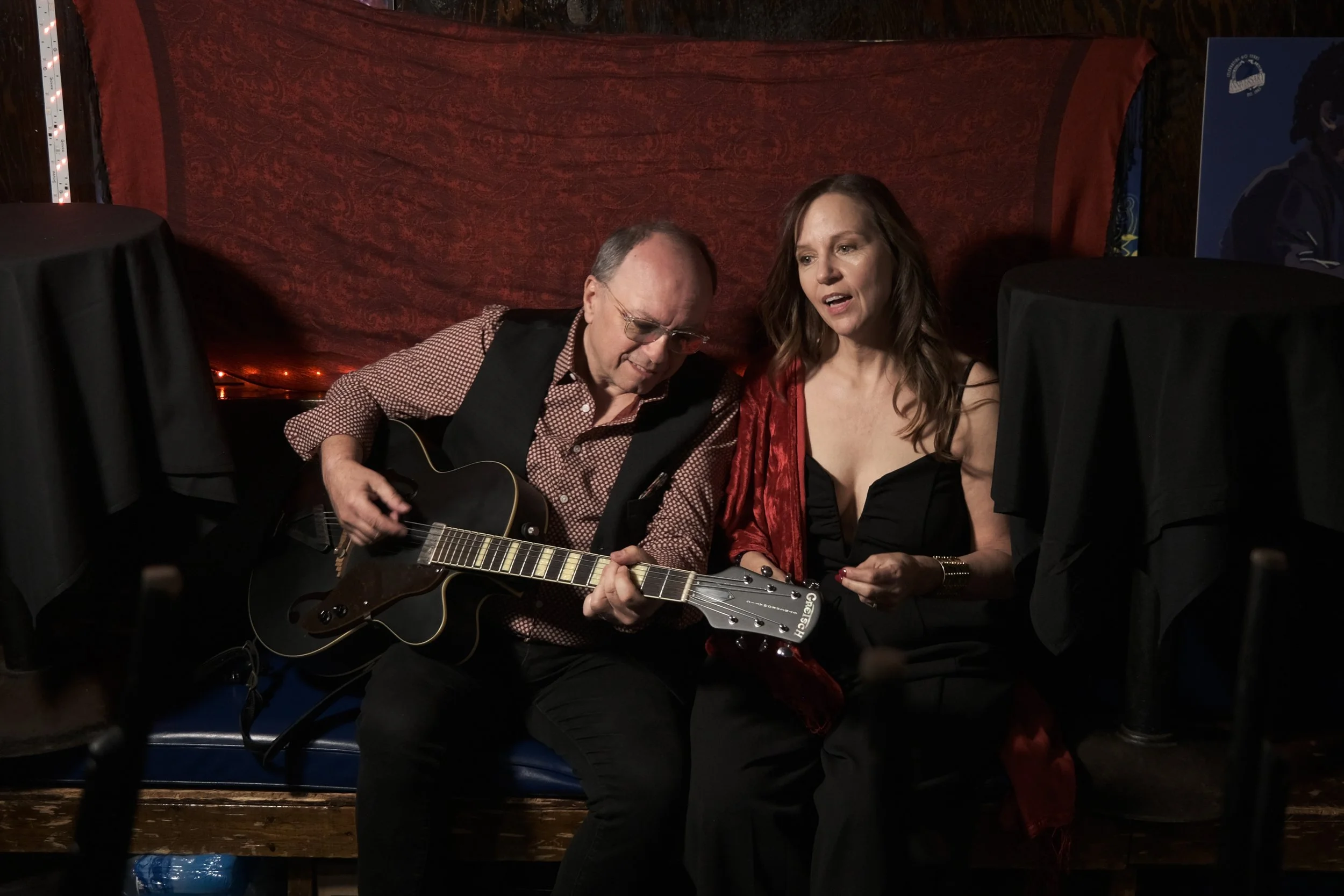 VERONNEAU - Award-winning Multilingual World-Jazz, Blues, Swing and Folk