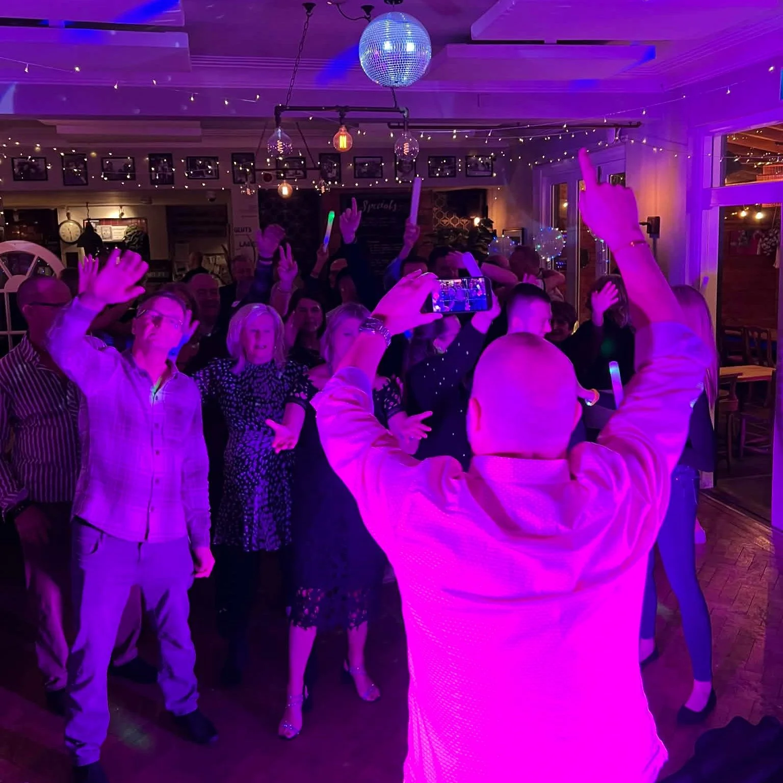 🕺A Great One To Start The Year🎈

Our first one back for 2026 and what an fun one it was! Thanks so much to Tina for having us to celebrate her birthday with all of her family and friends! ❤ 
.
.
.
.
.
#gloucesteroldspot #birthdayparty #partyband #b