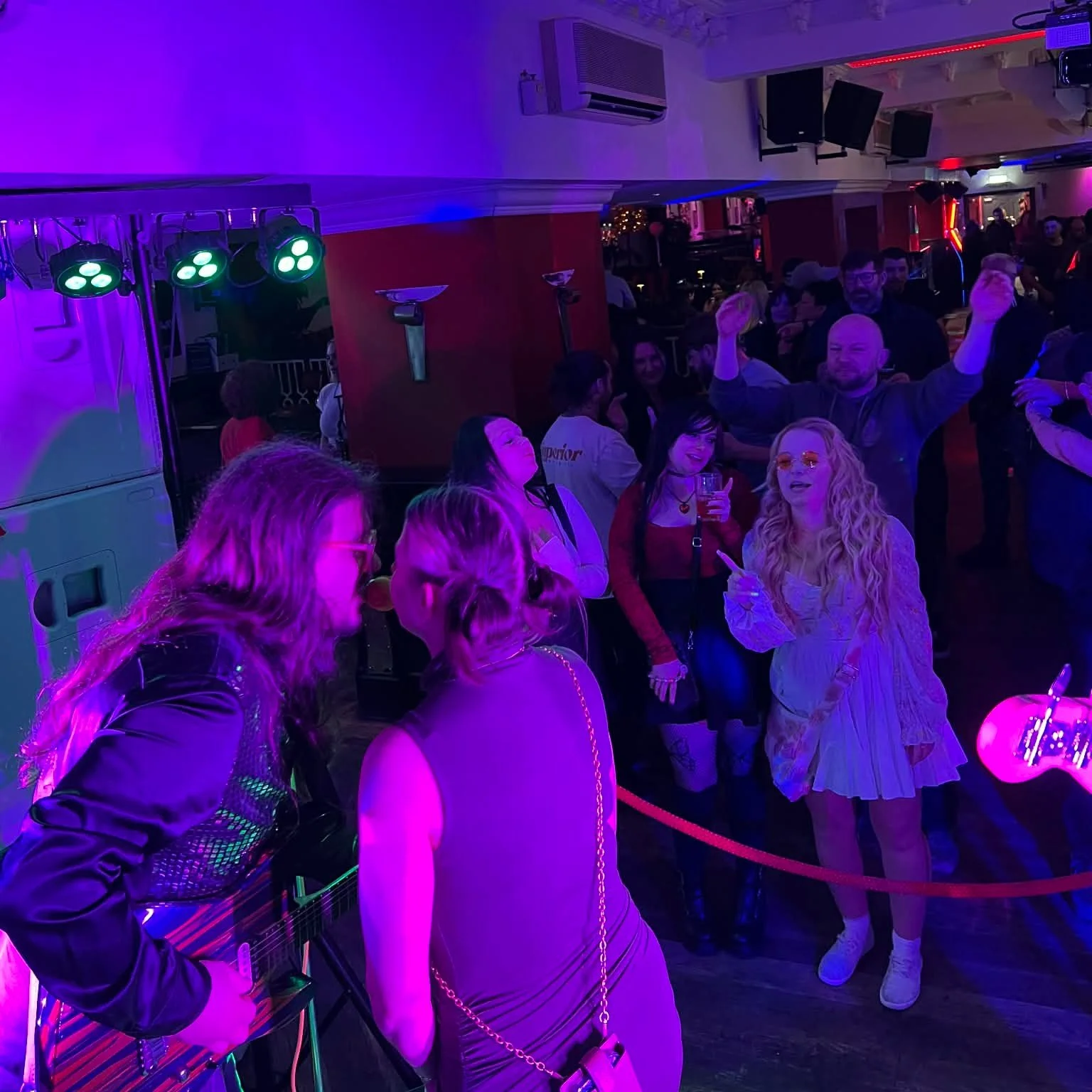🐉First Dragon Kiss of the year!🐉

You know the deal by this point! They always bring it and we love it! Never change Dragon Kiss💋
.
.
.
.
.
#dragonkiss #westonsupermare #weddingband