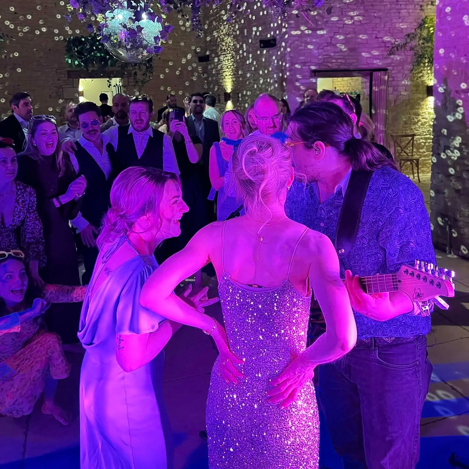 💍Nara &amp; Andrew🕺

So much fun to be back at Old Gore Barn and it couldn't be for better newly weds! Thanks for having us be a part of you big day, we had an absolute blast! Best wishes from us at Pop The Top! ❤
.
.
.
.
.
#oldgorebarn #weddingban