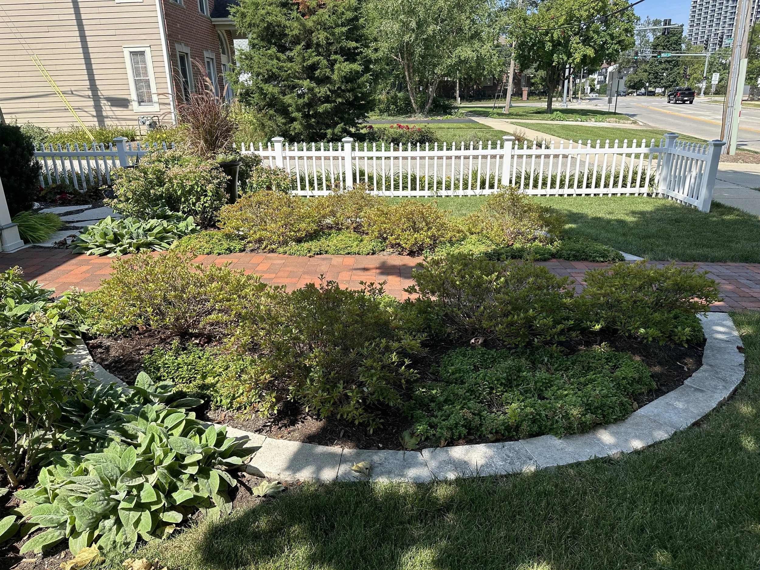 choosing the right planting bed edging for your landscape