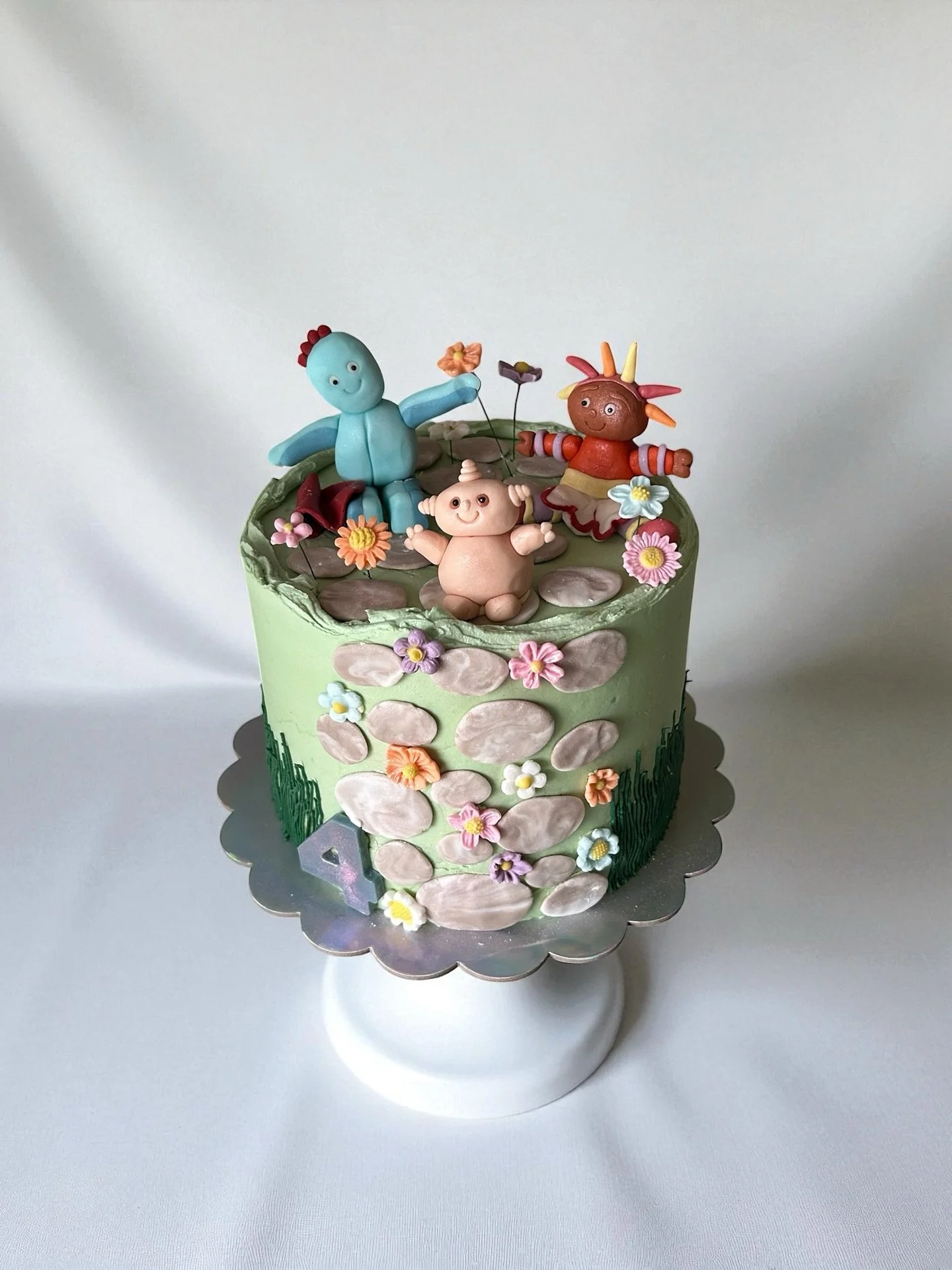 In The Night Garden for lovely little Soffia-Rae. Always a pleasure getting to do my friends&rsquo; kids cakes! Had to make Iggle Piggle twice because 3 year old ate the first one&rsquo;s head and then came to tell me he&rsquo;d &ldquo;been very snea