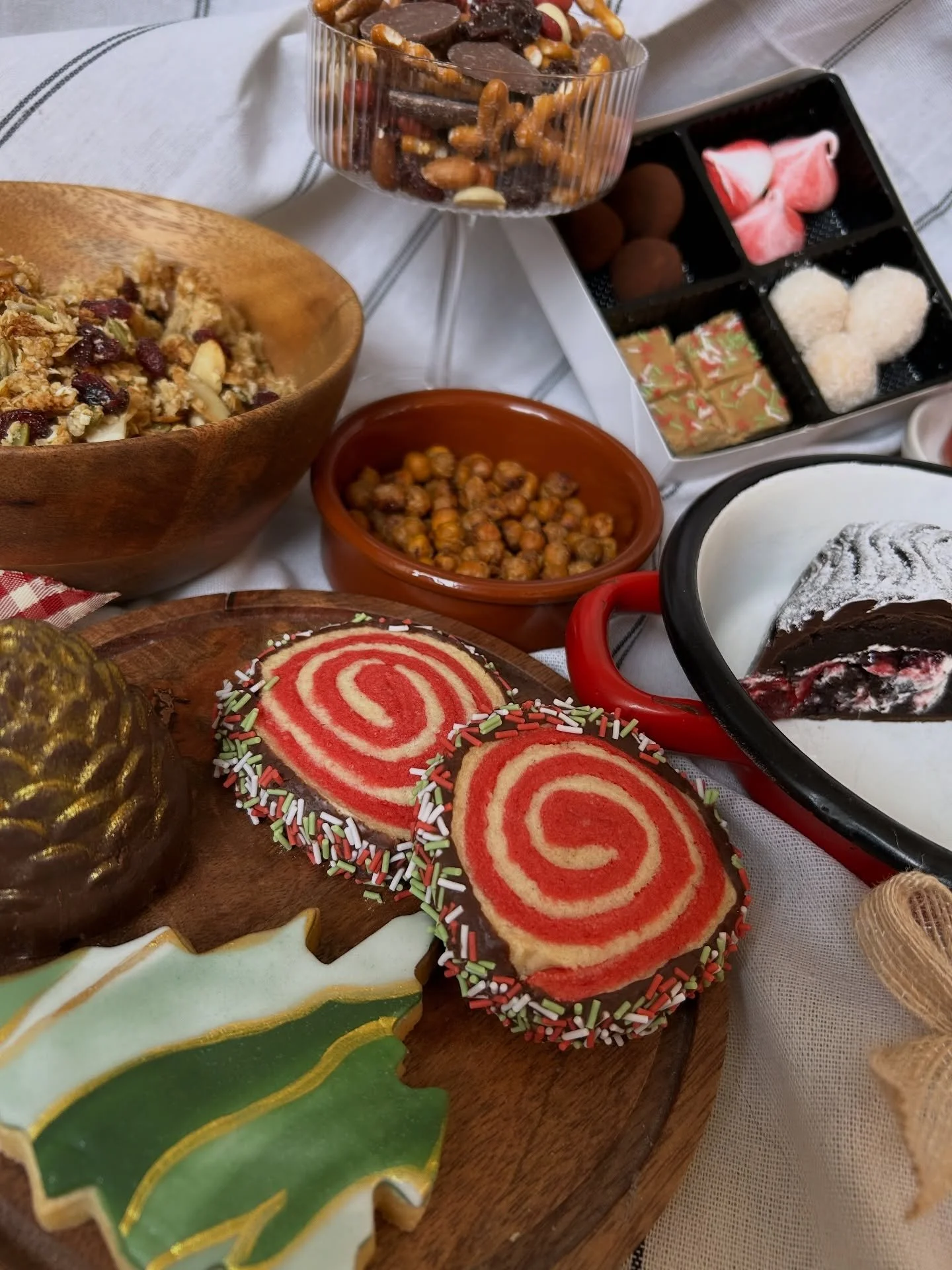 Christmas 2025 deluxe hampers are here!
All orders through www.whatleilabakes.com/shop (link also in my bio) 🎄

What&rsquo;s inside?

A mix of sweet and savoury vegan treats, all individually made by hand in my little bakery.

-Mini Black Forest bro