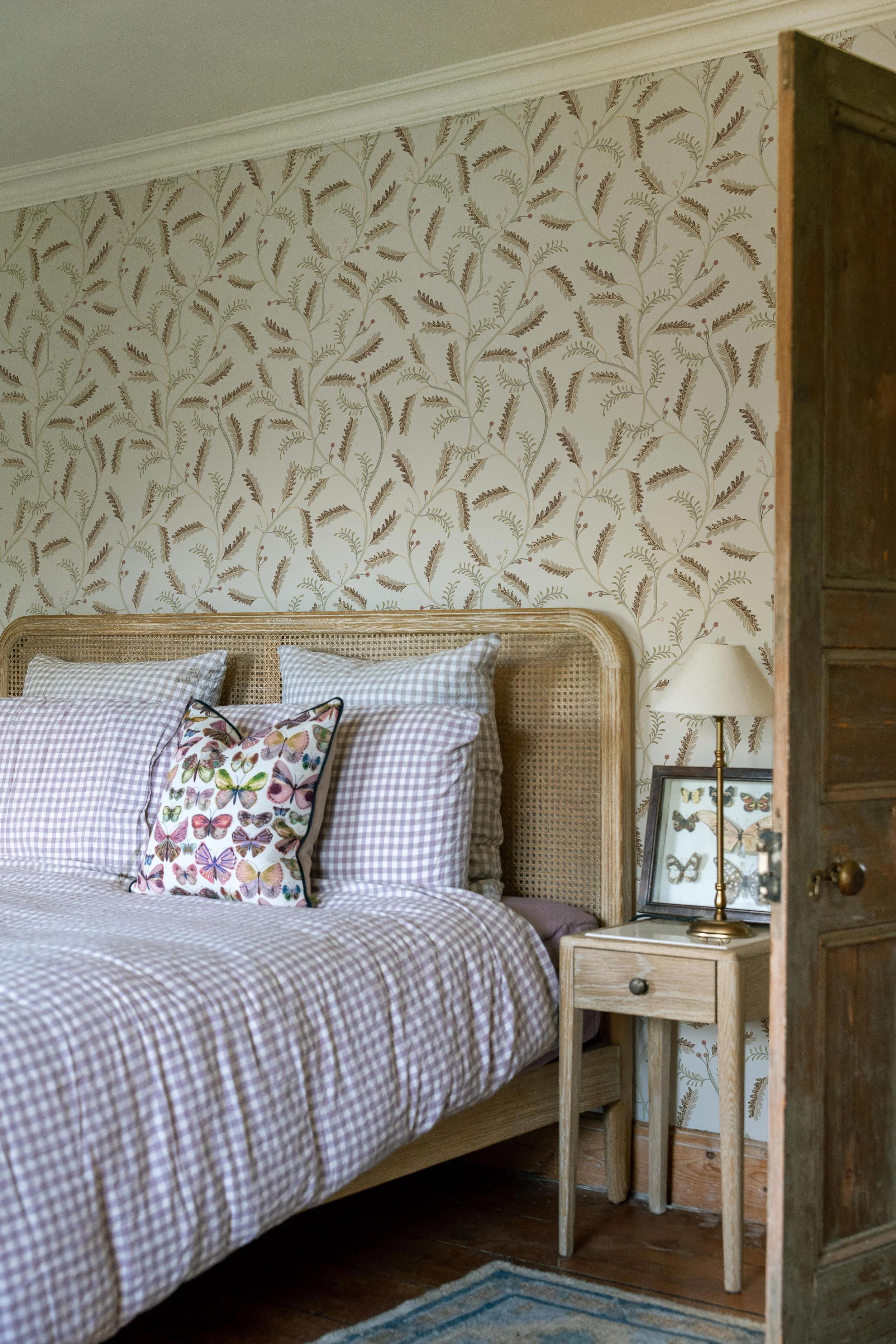 leaf lace wallpaper.jpg