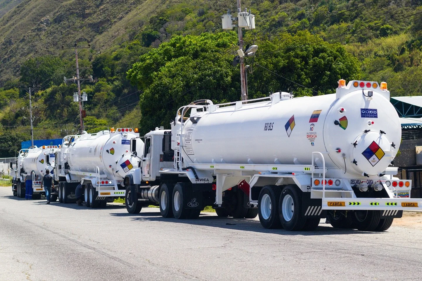 Vacuum 160 BLS MDV-DV VacFlow integra un conjunto industrial dise&ntilde;ado para operaciones exigentes en petr&oacute;leo, saneamiento y servicios ambientales.

🔹 Conjunto motor compresor la: Bomba de Vac&iacute;o 423 CFM con v&aacute;lvula de vac&