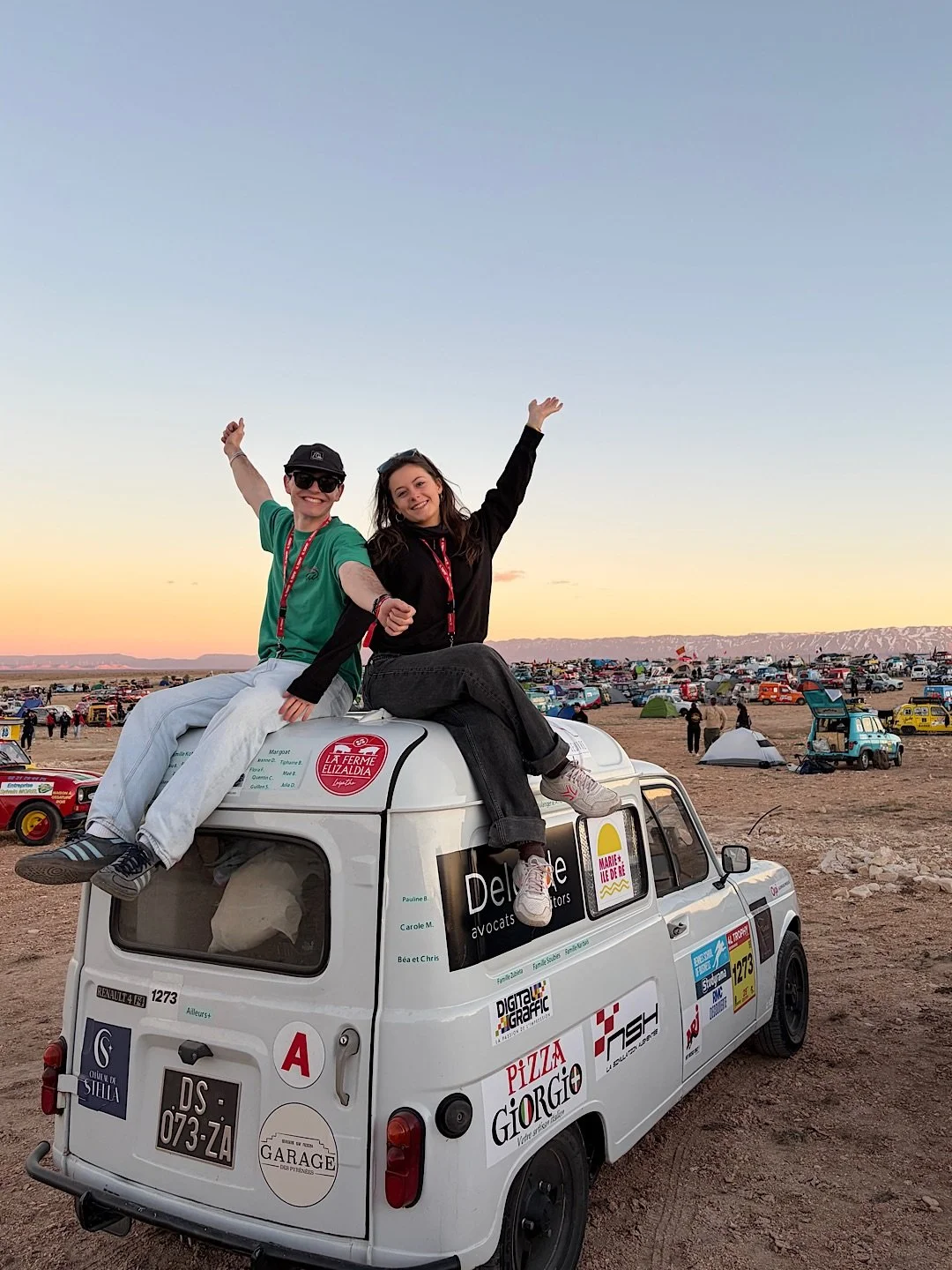 Au fait&hellip; on ne vous avait pas dit 🤫

Il y a quelques semaines, une 4L prenait le d&eacute;part du @4l_trophy 
&Agrave; son bord : Am&eacute;lie et Mathias.
De l&rsquo;envie, du courage&hellip; et une bonne dose d&rsquo;inconnu.

Nous, on &eac