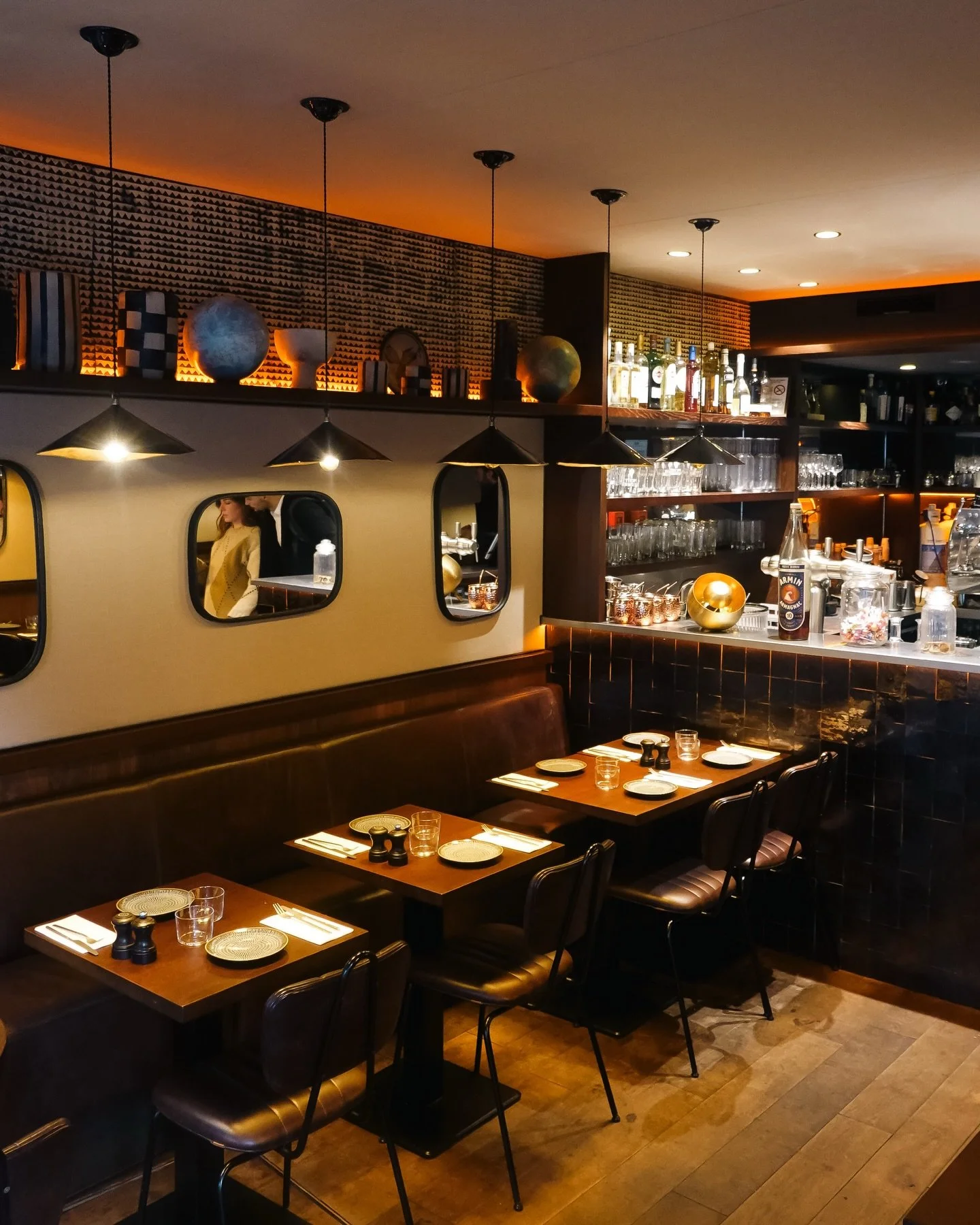 Parmi nos tapas &agrave; partager : les carottes r&ocirc;ties au cumin et houmous &amp; le mini crispy chicken burger ☀️