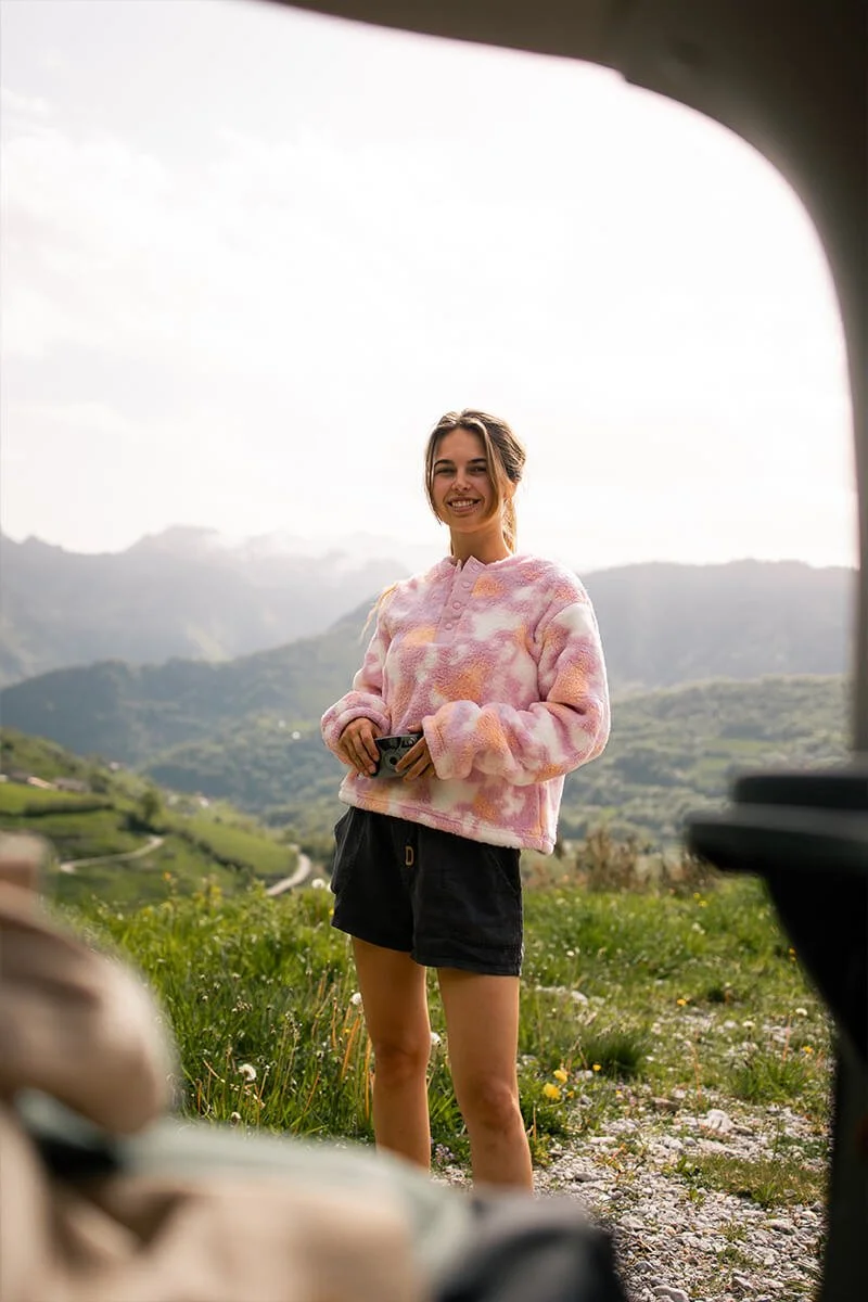 Mountain mornings with stylish outdoor sweater- Dereamz - Denise Klaasman.jpg