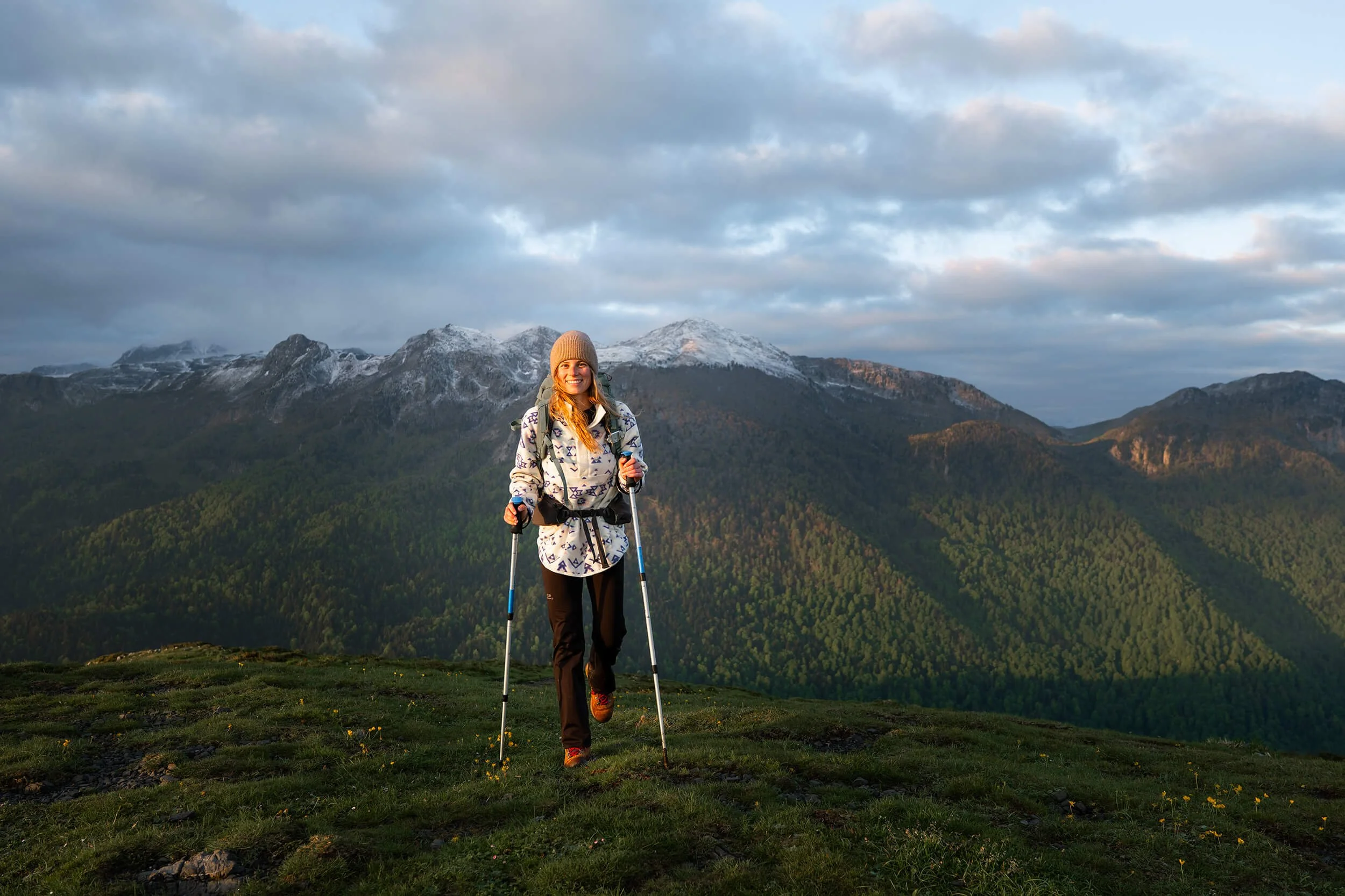Granola girl hiking in the Pyrenees- Dereamz - Denise Klaasman.jpg
