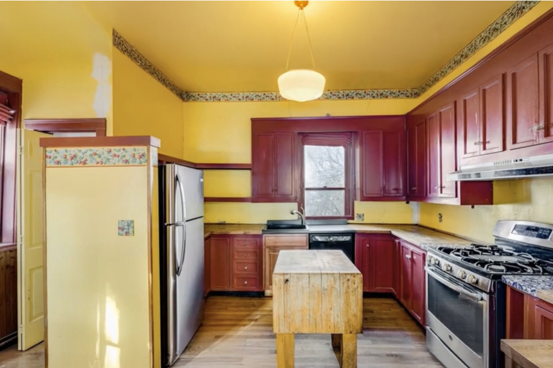 1039 Mapleton Avenue