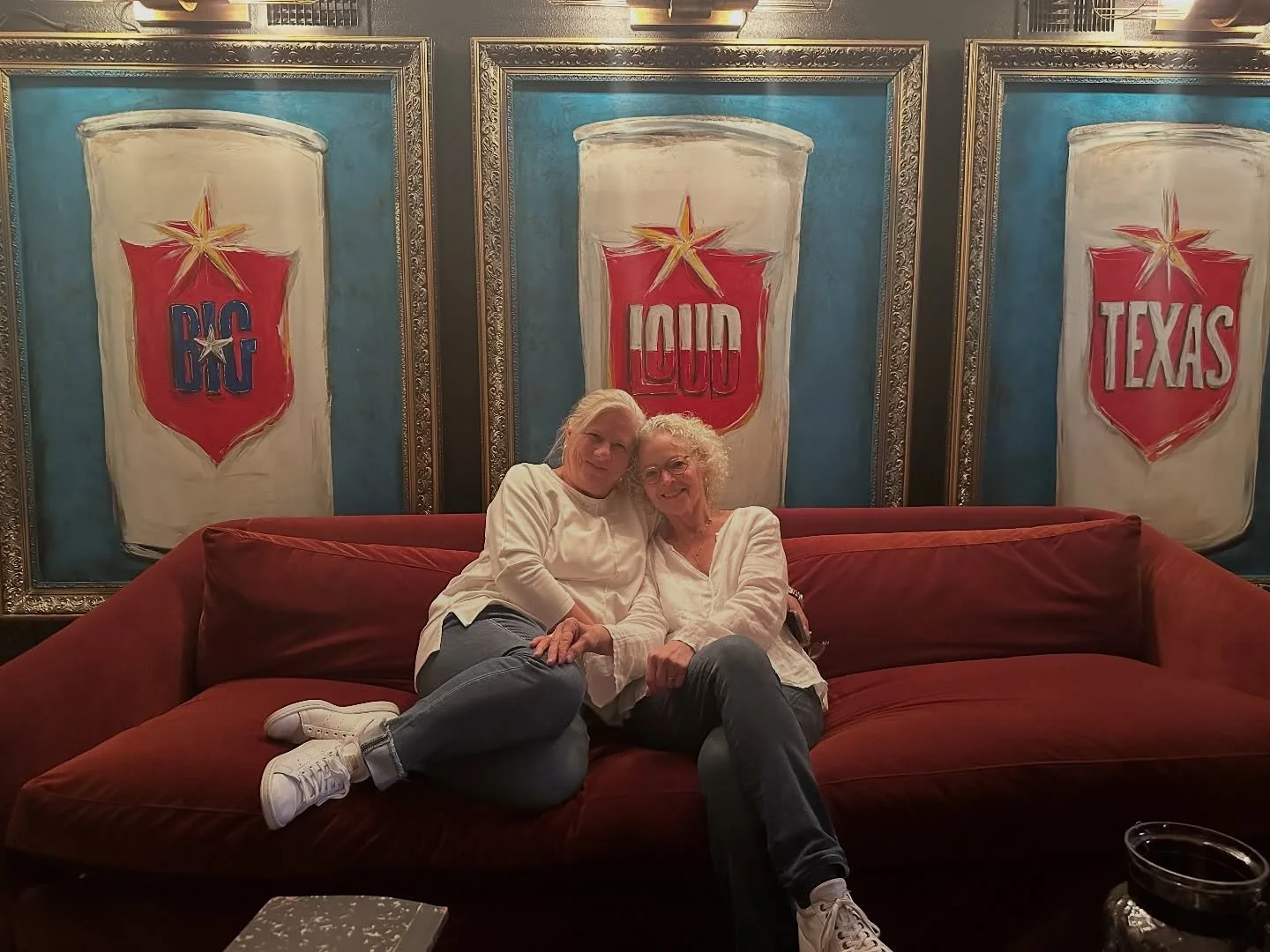 #tbt to Amy and @lisafletcher77 at @arlynstudios ahead of the studio&rsquo;s 40th-anniversary celebration last year.

In one month, Amy returns to Texas with her band The @goolis Orchestra for a special performance of her new album ALWAYS WILL BE! Jo